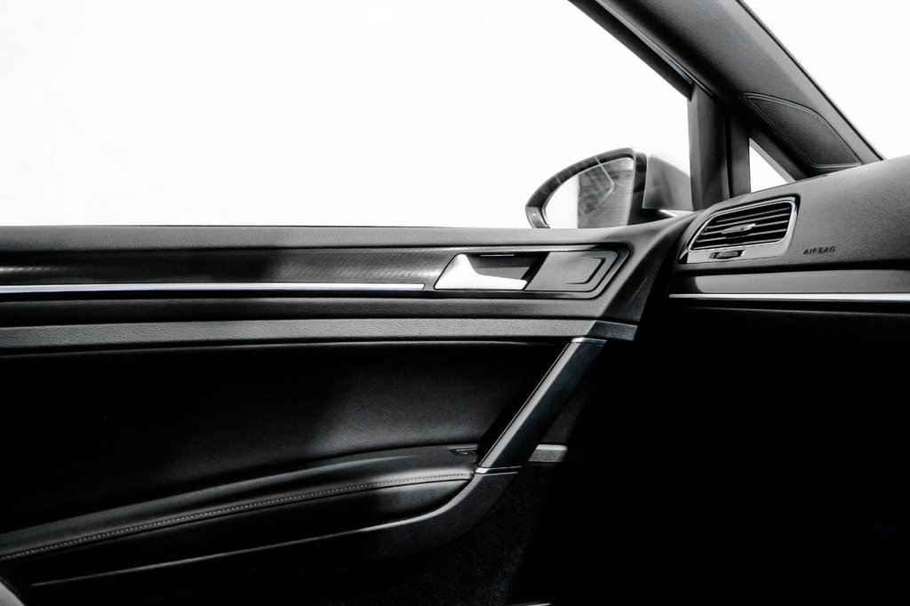 Used Volkswagen Golf 2017 for sale - 76417100: Photo 25