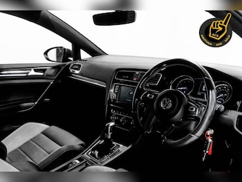 Used Volkswagen Golf 2017 for sale - 76417100: Photo