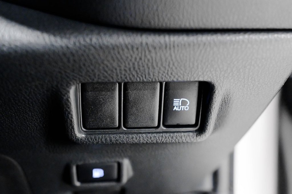 Used Toyota C-HR 2019 for sale - 76417110: Photo 32