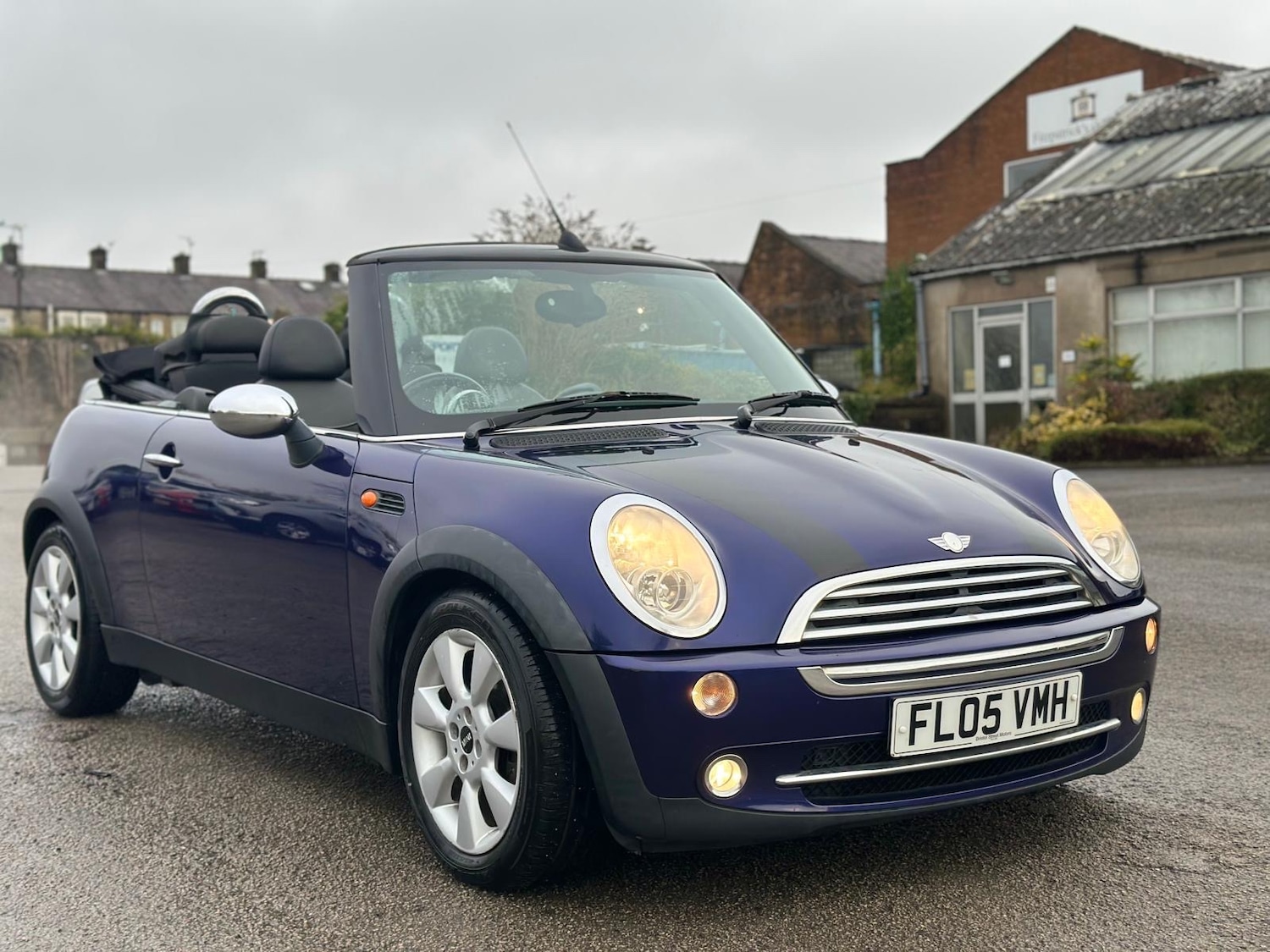 Used MINI Convertible 2005 for sale - 77204082: Photo 3