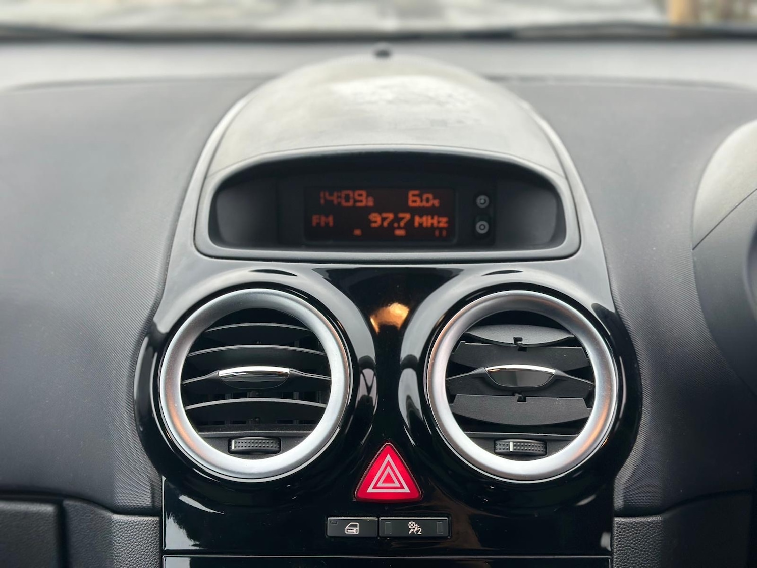 Used Vauxhall Corsa 2008 for sale - 77015204: Photo 10