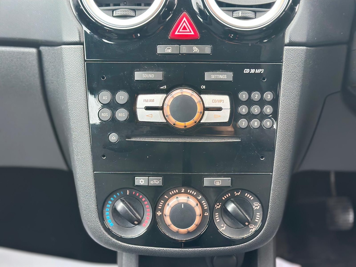 Used Vauxhall Corsa 2008 for sale - 77015204: Photo 11