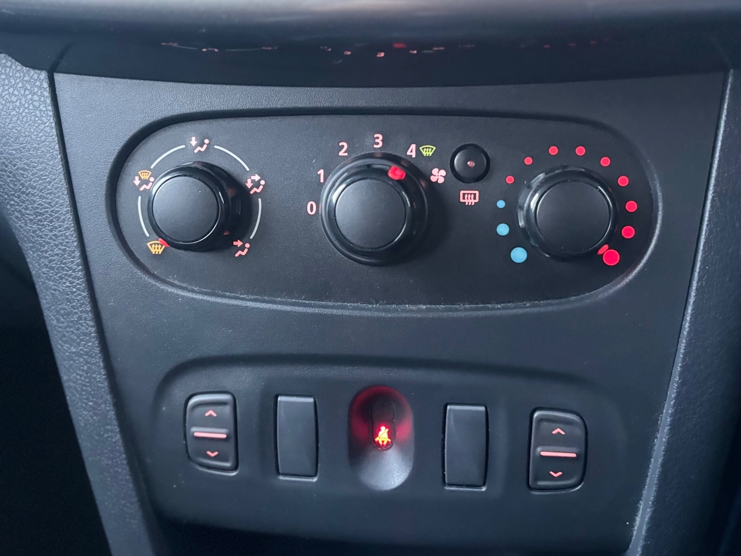 Used Dacia Sandero Stepway 2013 for sale - 76606135: Photo 8