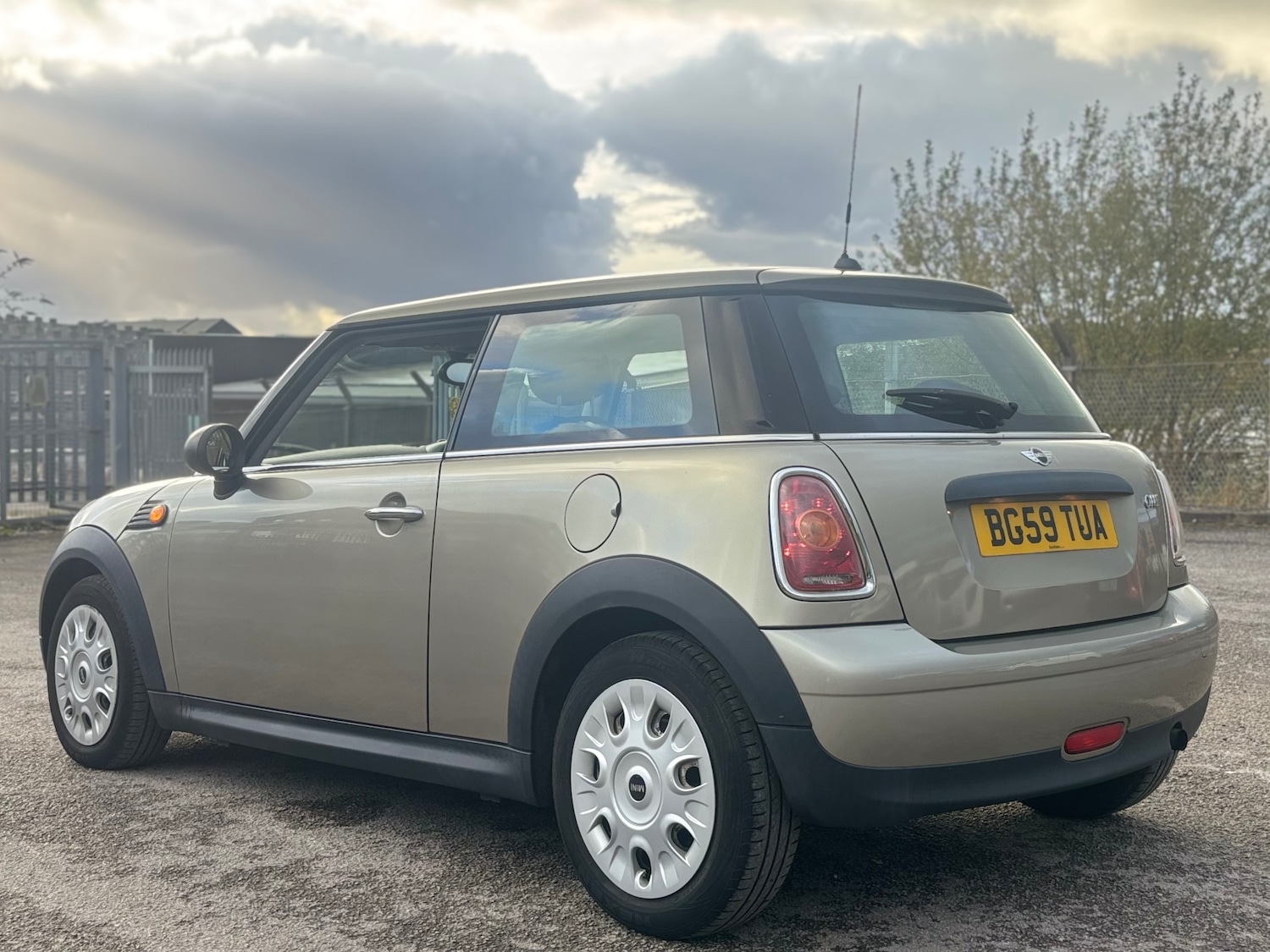 Used MINI Hatch 2009 for sale - 76605393: Photo 5