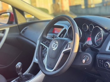 Used Vauxhall Astra 2011 for sale - 77745926: Photo