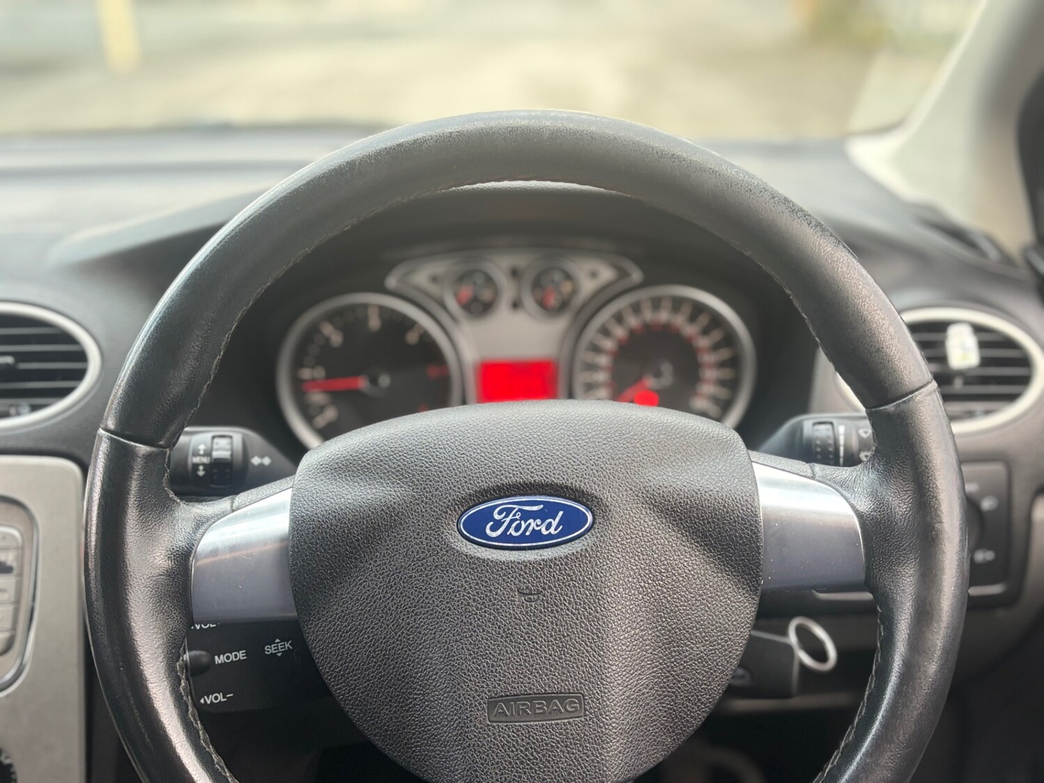 Used Ford Focus 2010 for sale - 76598528: Photo 11