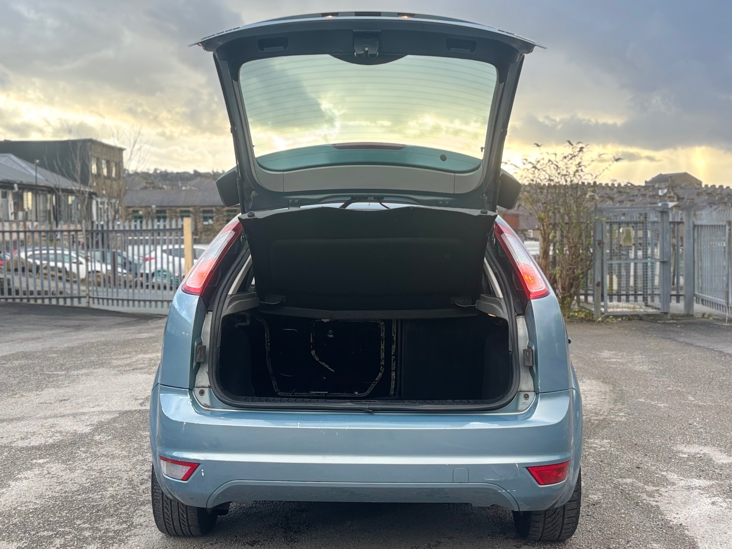 Used Ford Focus 2010 for sale - 76598528: Photo 9