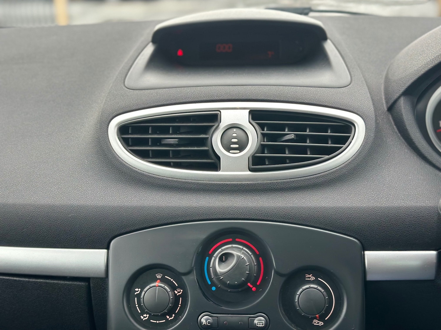 Used Renault Clio 2006 for sale - 76863742: Photo 9