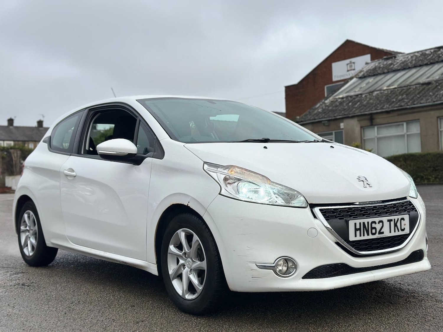 Used Peugeot 208 2012 for sale - 76741613: Photo 3