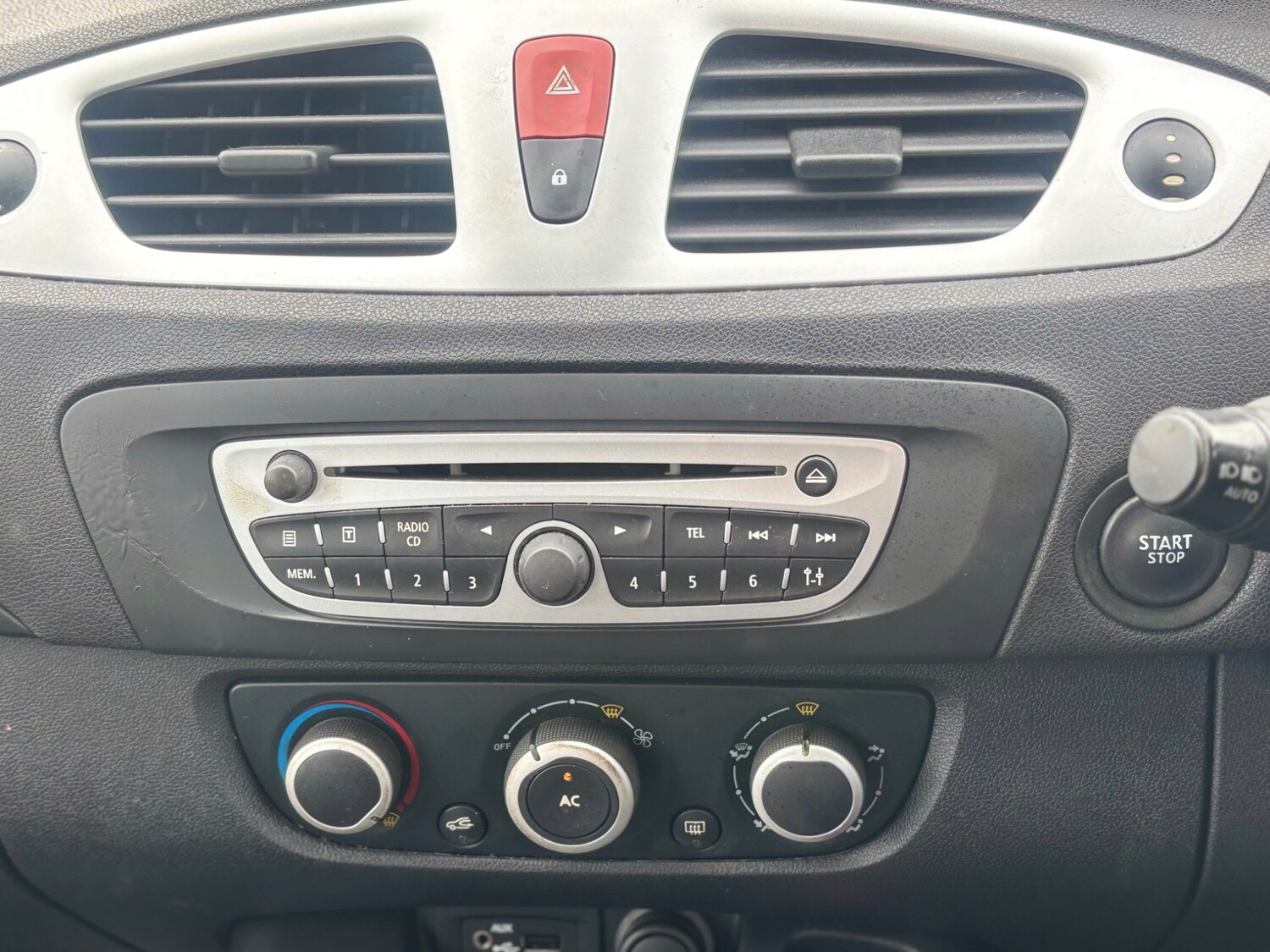 Used Renault Scenic 2010 for sale - 78005564: Photo 12