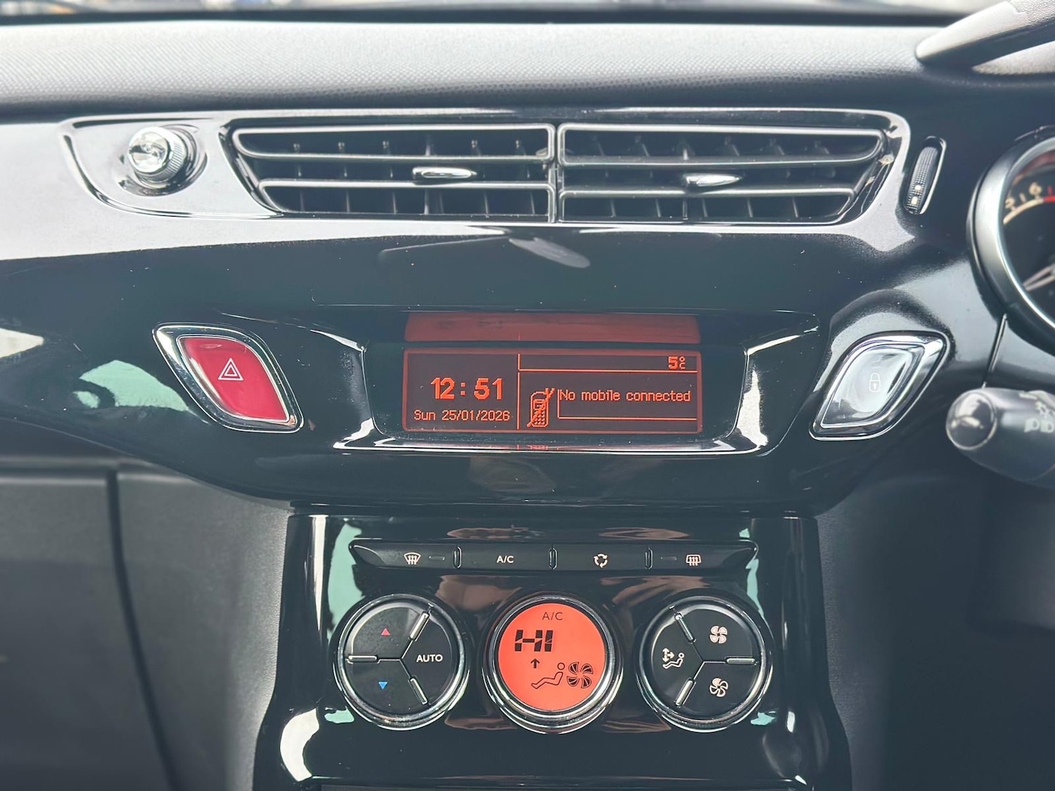 Used Citroen DS3 2014 for sale - 77319978: Photo 11