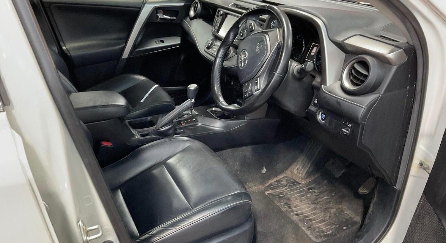 Used Toyota RAV4 2017 for sale - 76751762: Photo 10