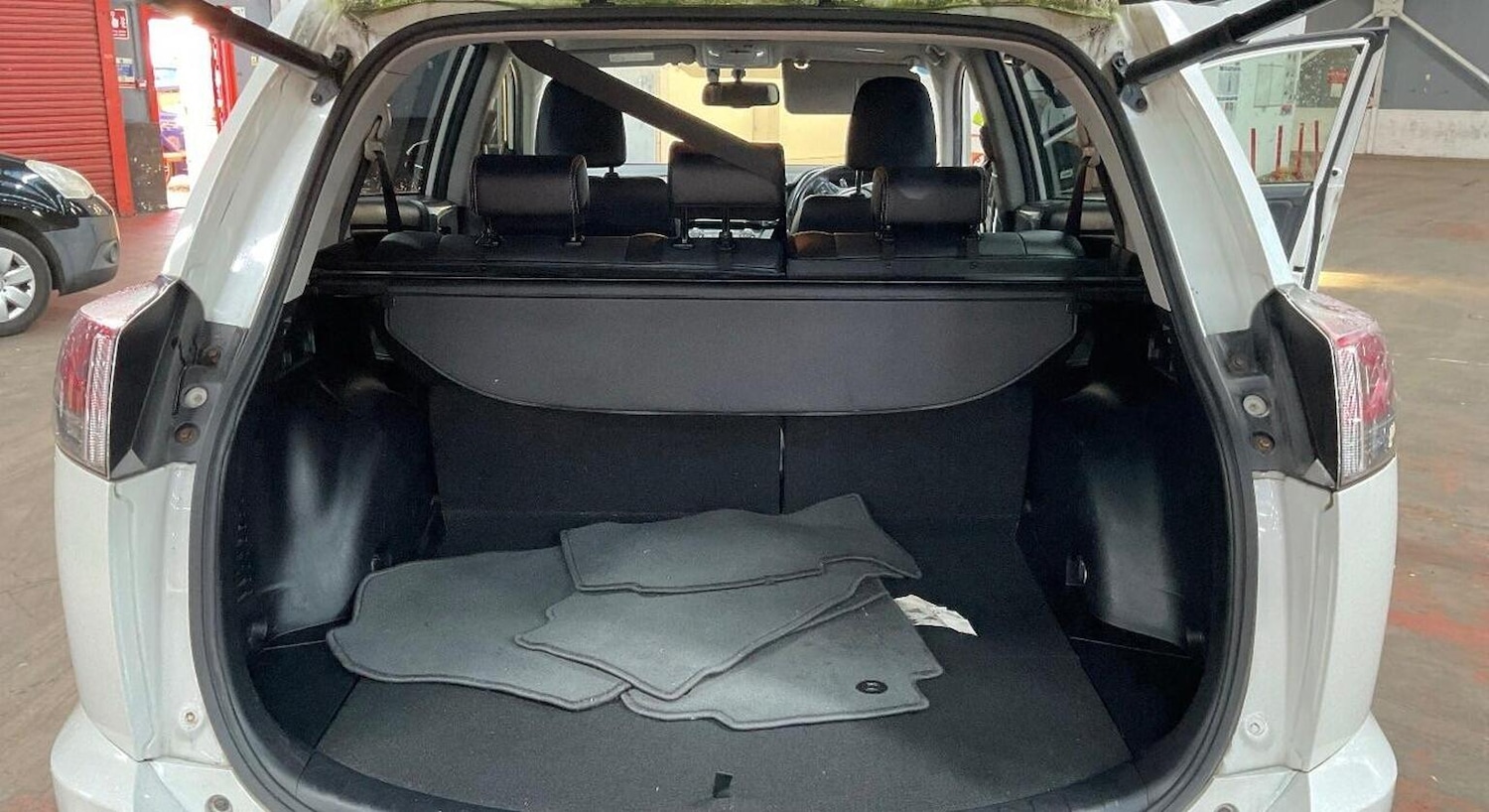 Used Toyota RAV4 2017 for sale - 76751762: Photo 8