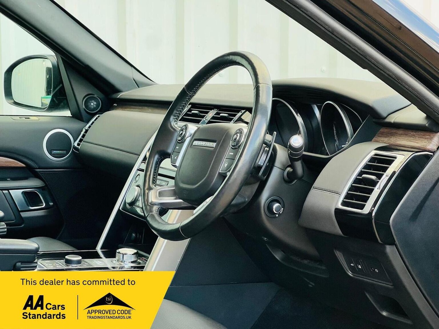 Used Land Rover Discovery 2017 for sale - 77915665: Photo 2