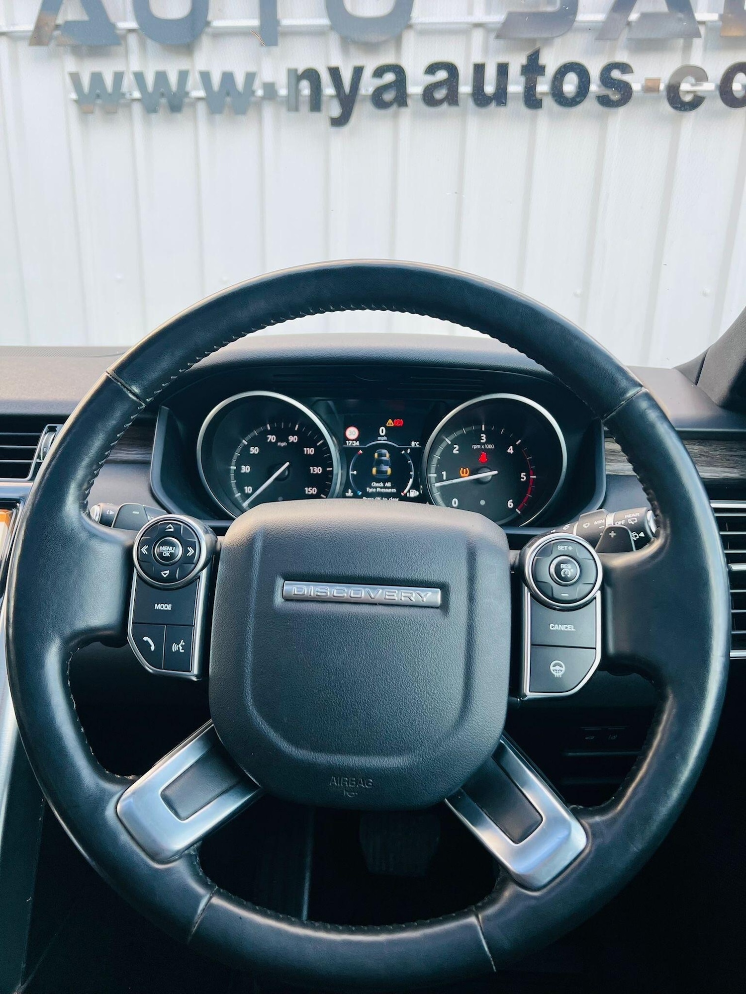 Used Land Rover Discovery 2017 for sale - 77915665: Photo 26