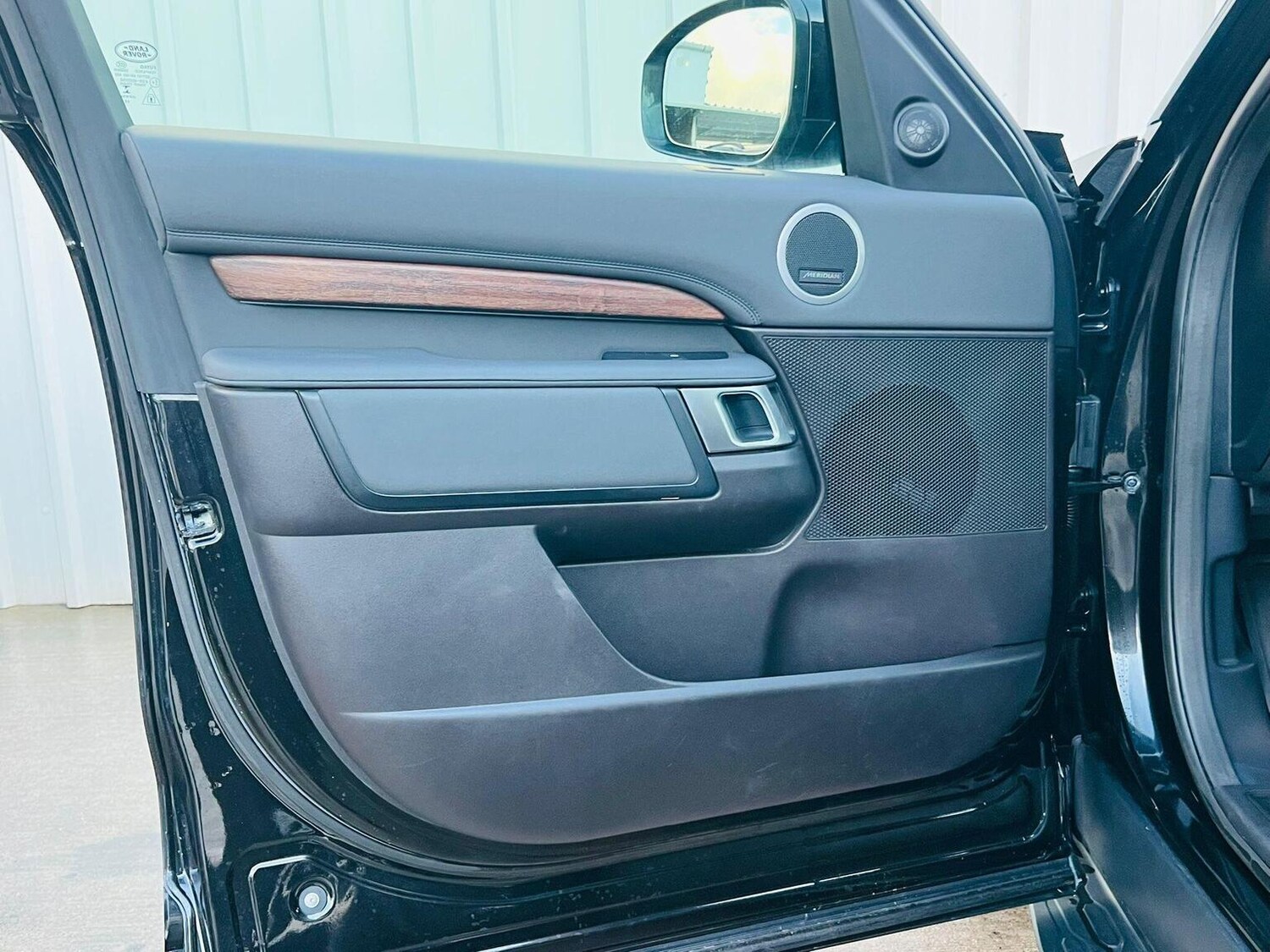 Used Land Rover Discovery 2017 for sale - 77915665: Photo 32