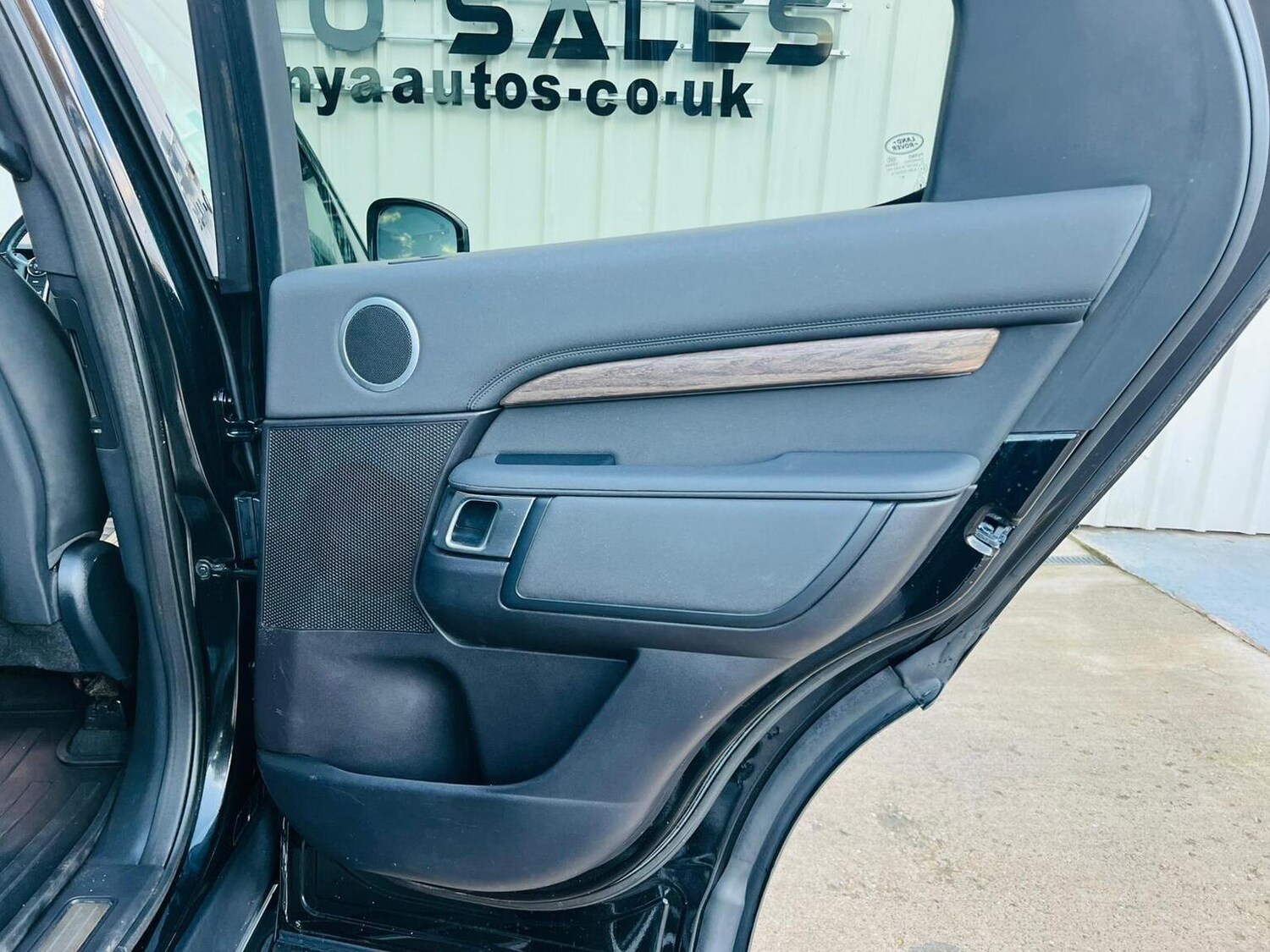 Used Land Rover Discovery 2017 for sale - 77915665: Photo 33