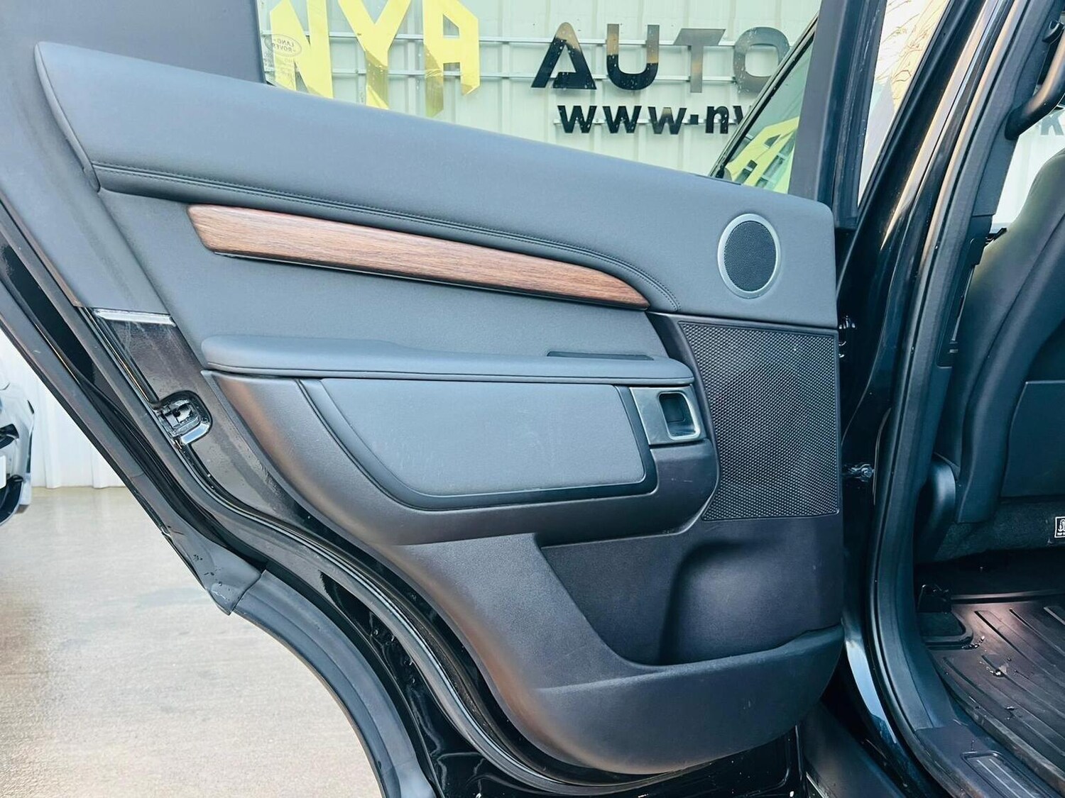 Used Land Rover Discovery 2017 for sale - 77915665: Photo 34