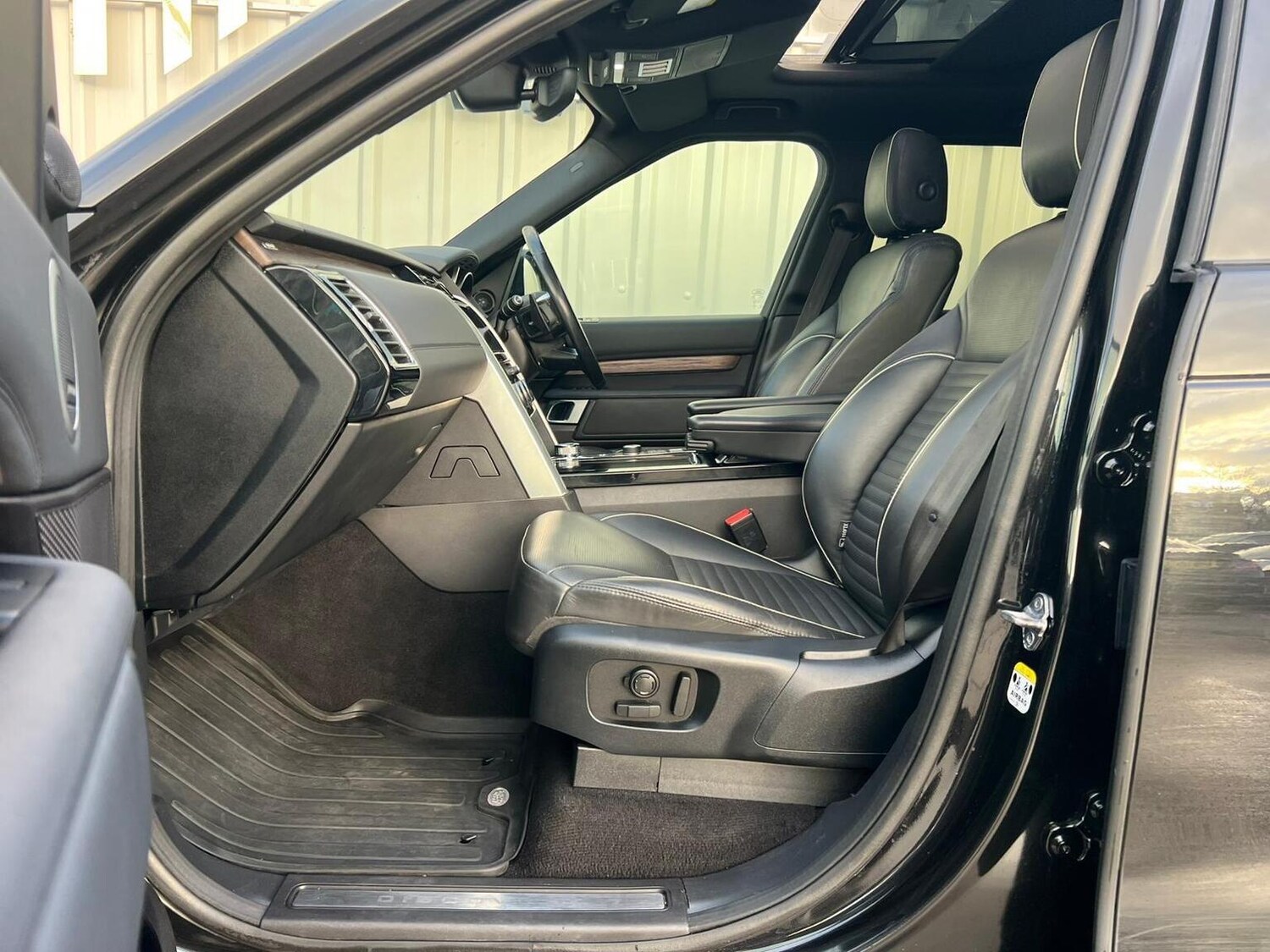 Used Land Rover Discovery 2017 for sale - 77915665: Photo 50