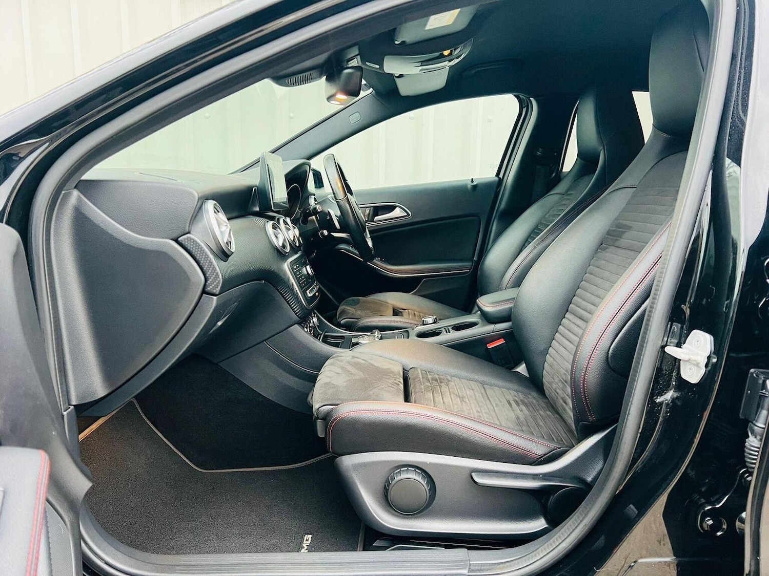Used Mercedes-Benz A-Class 2017 for sale - 76313928: Photo 32