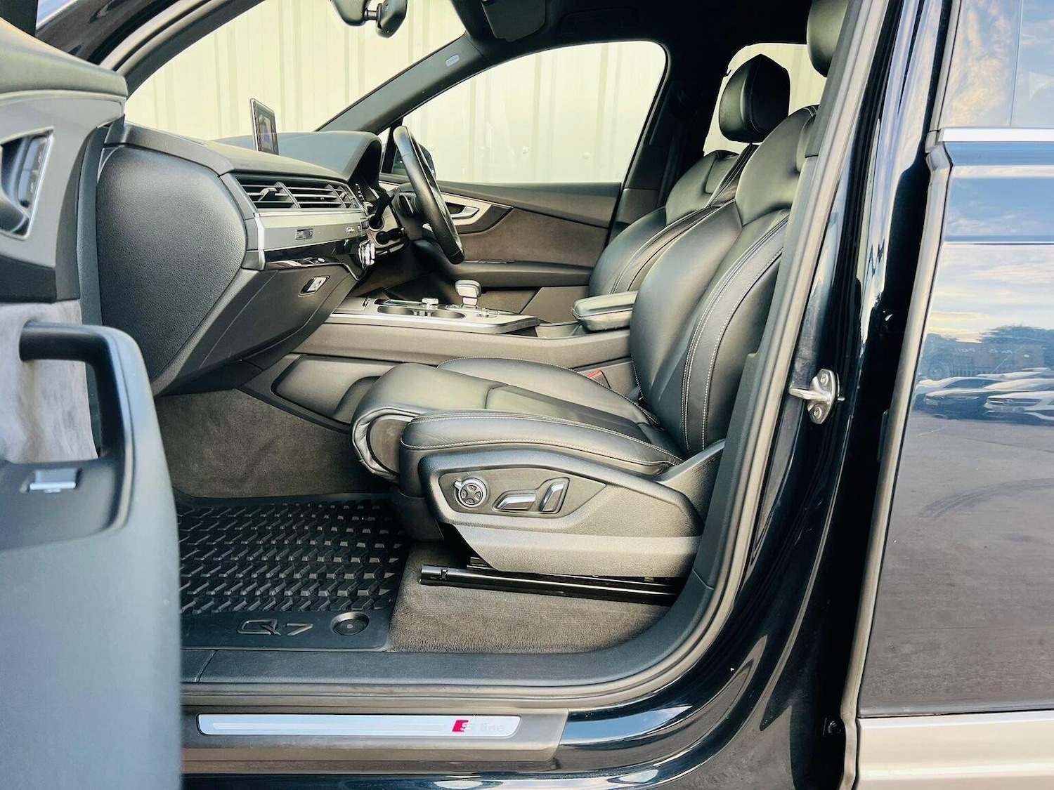 Used Audi Q7 2016 for sale - 76115598: Photo 32