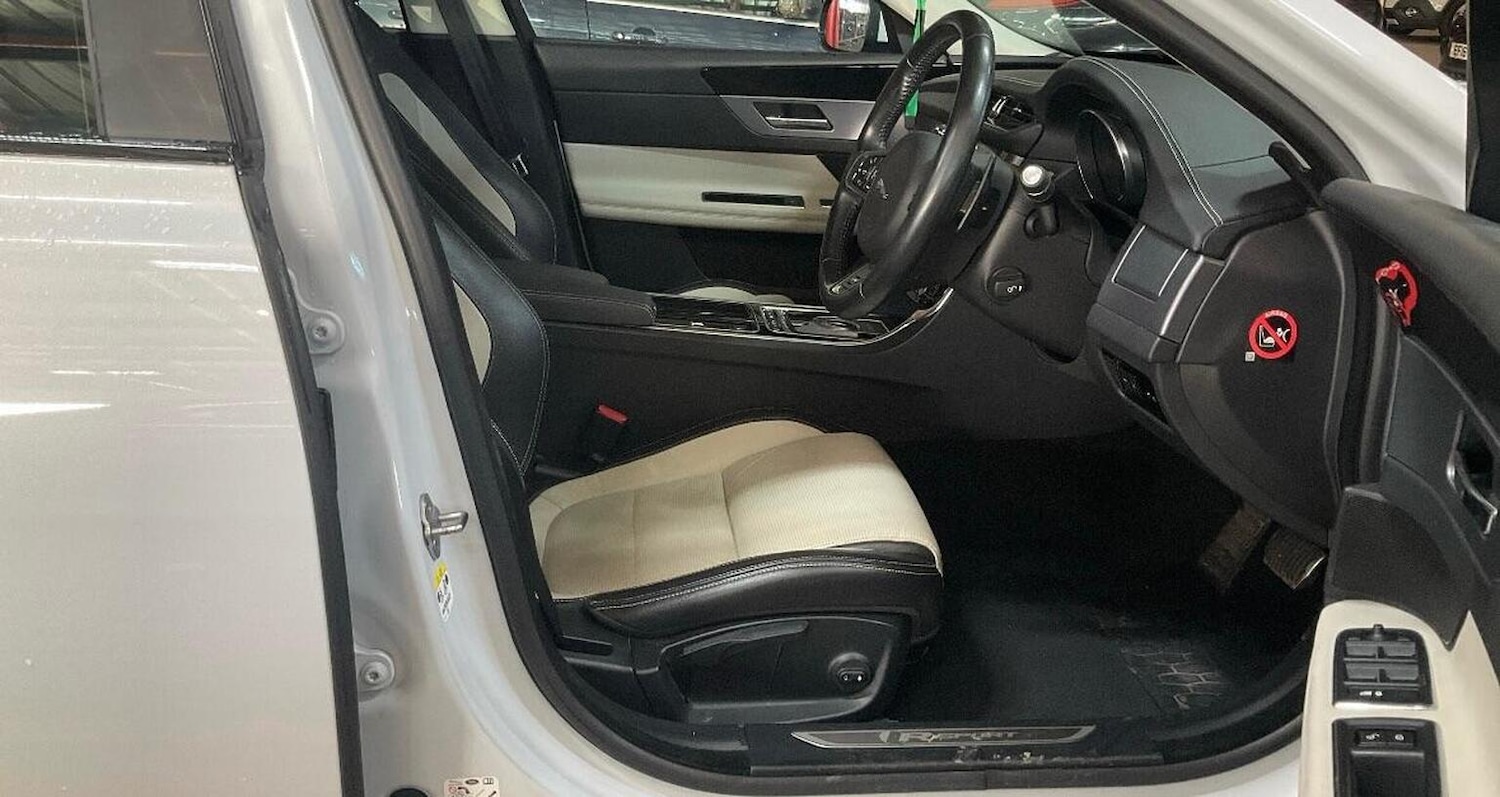 Used Jaguar XF 2016 for sale - 76863940: Photo 9