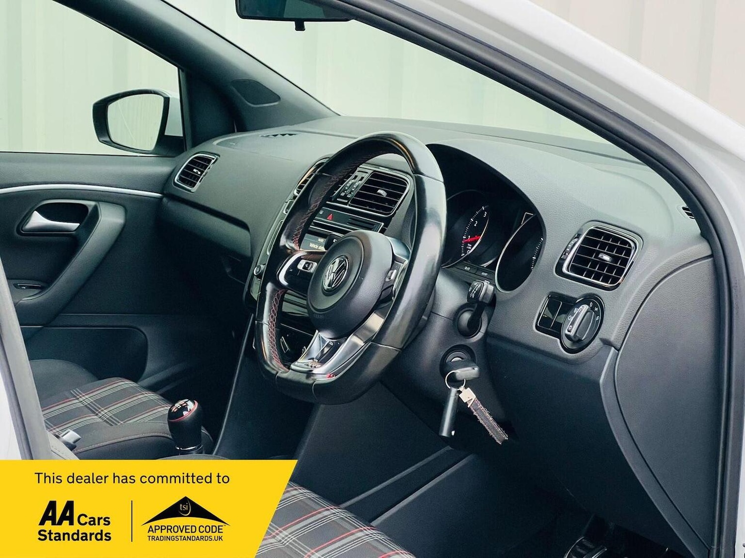 Used Volkswagen Polo 2016 for sale - 76758832: Photo 2