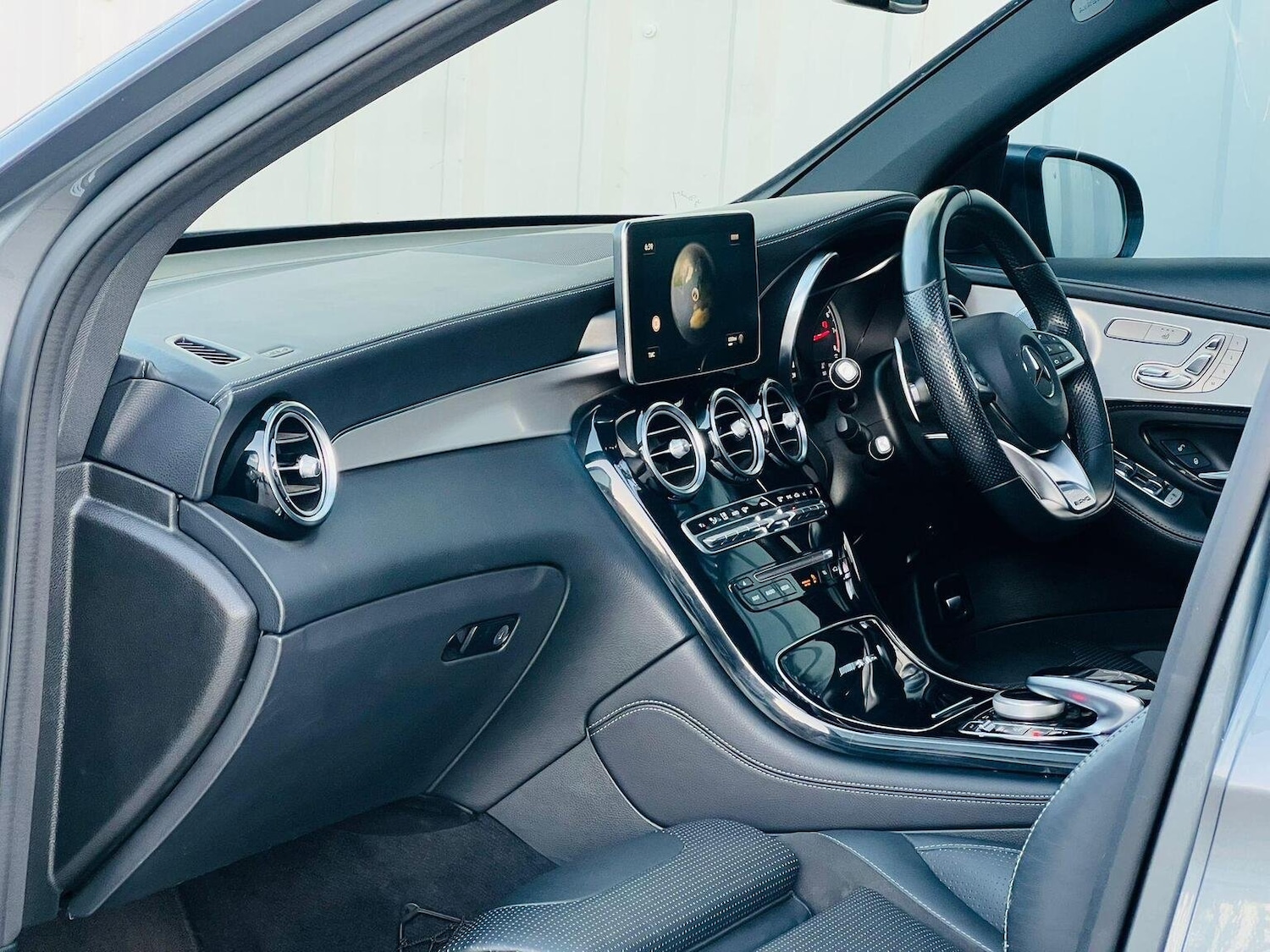 Used Mercedes-Benz GLC 2019 for sale - 76624438: Photo 76