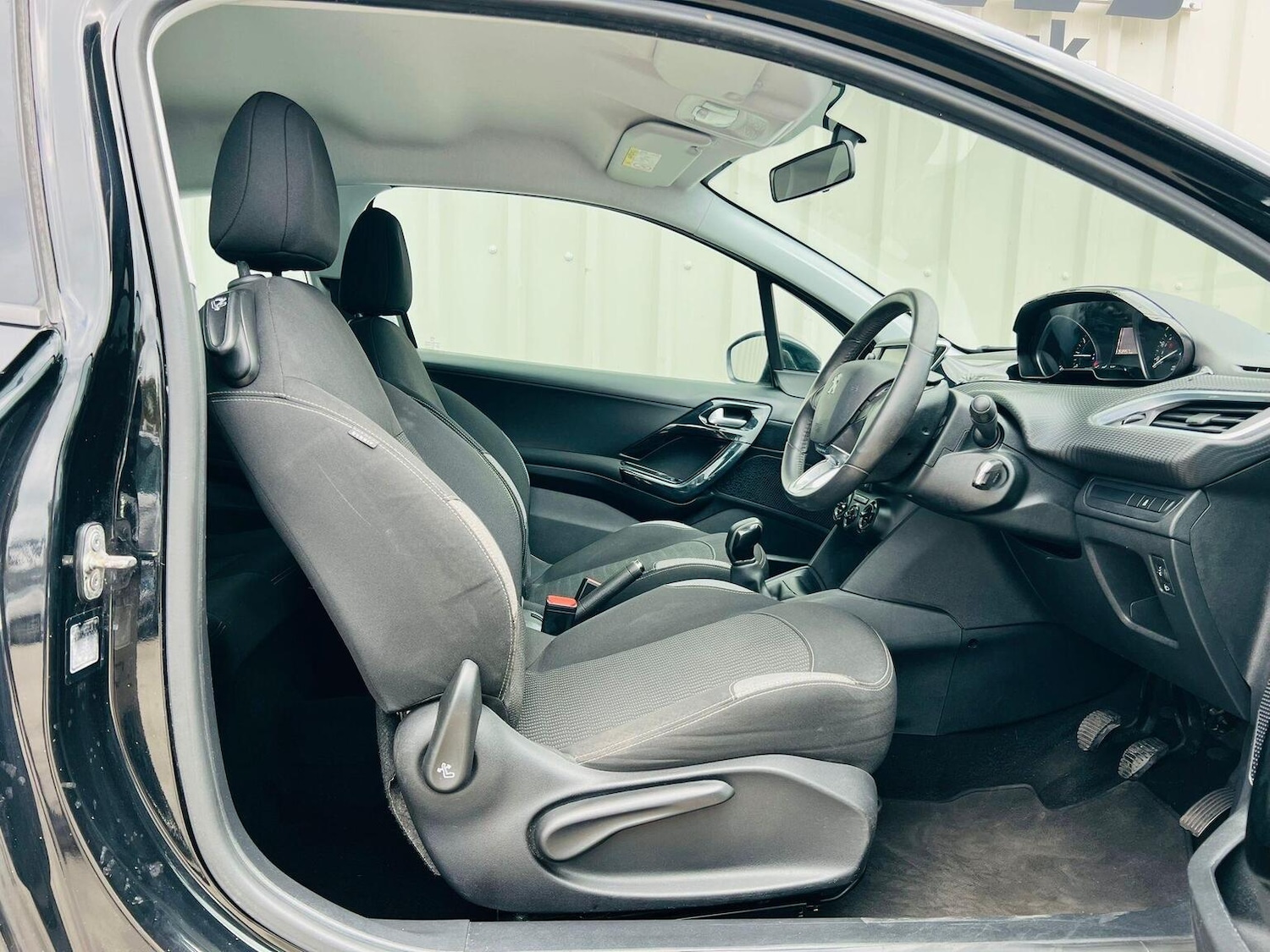 Used Peugeot 208 2015 for sale - 76293143: Photo 26