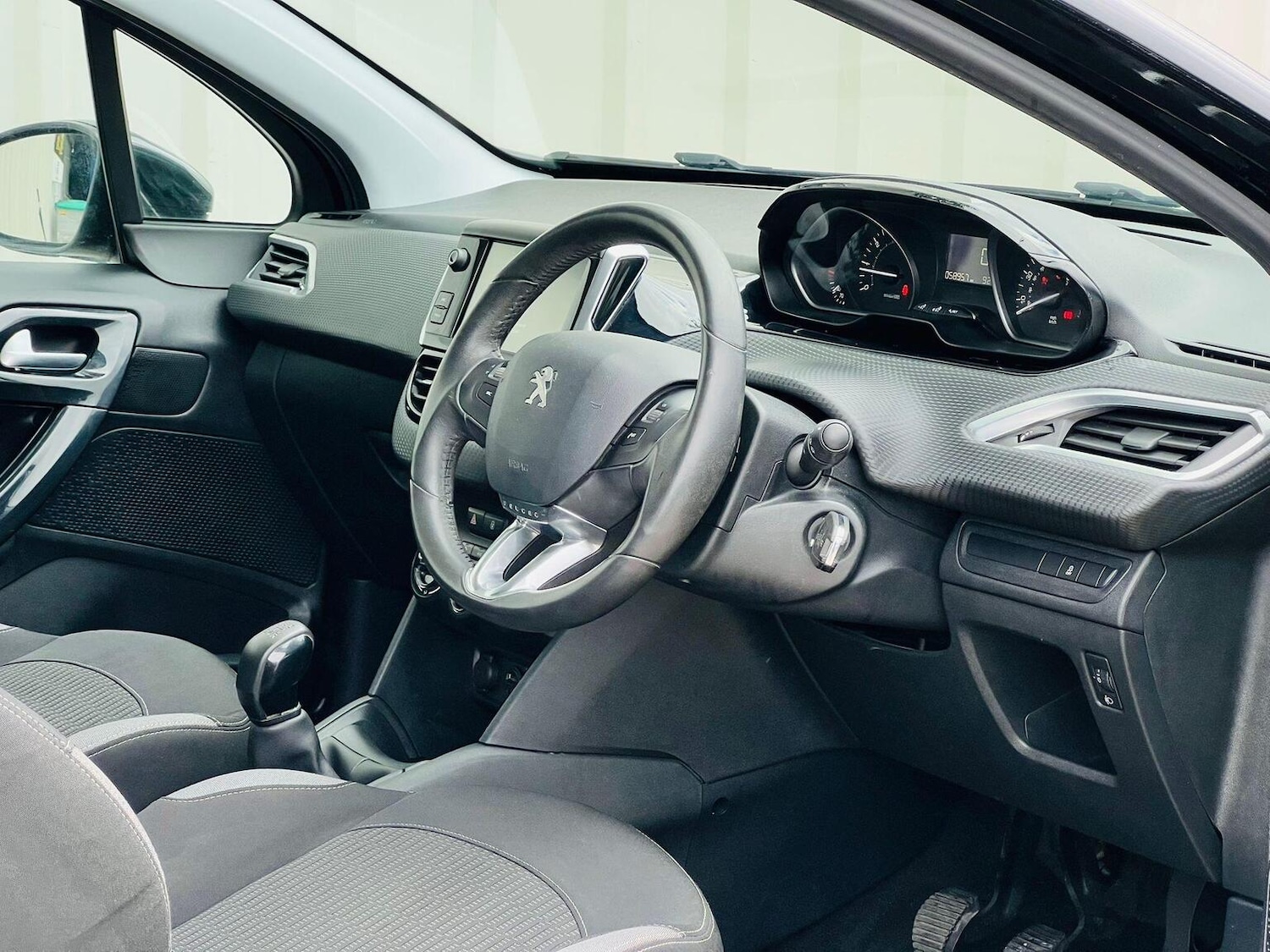 Used Peugeot 208 2015 for sale - 76293143: Photo 27