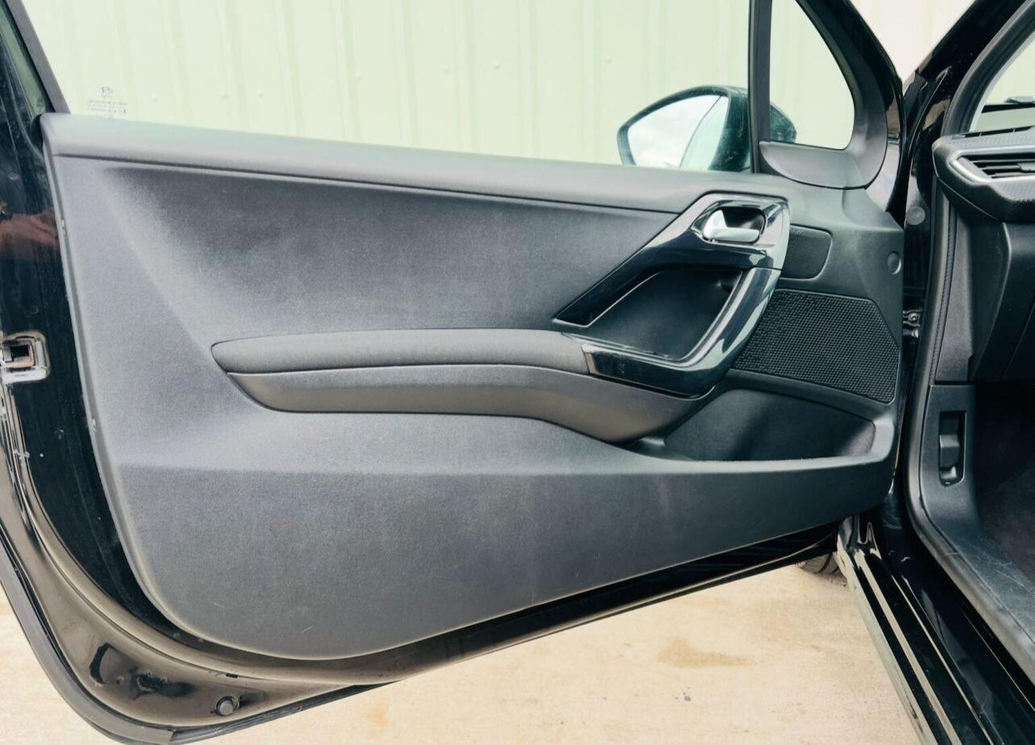 Used Peugeot 208 2015 for sale - 76293143: Photo 28