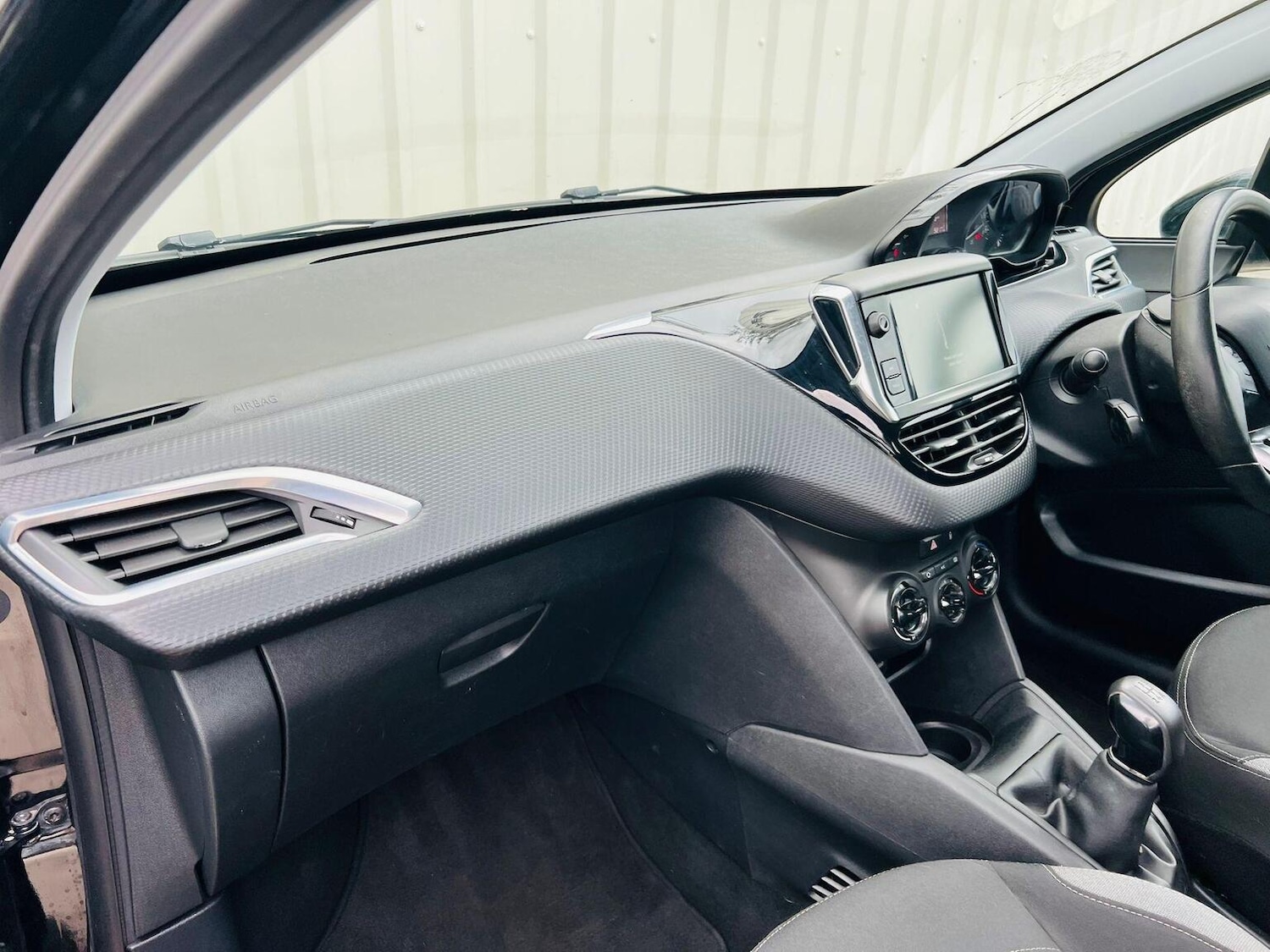 Used Peugeot 208 2015 for sale - 76293143: Photo 31