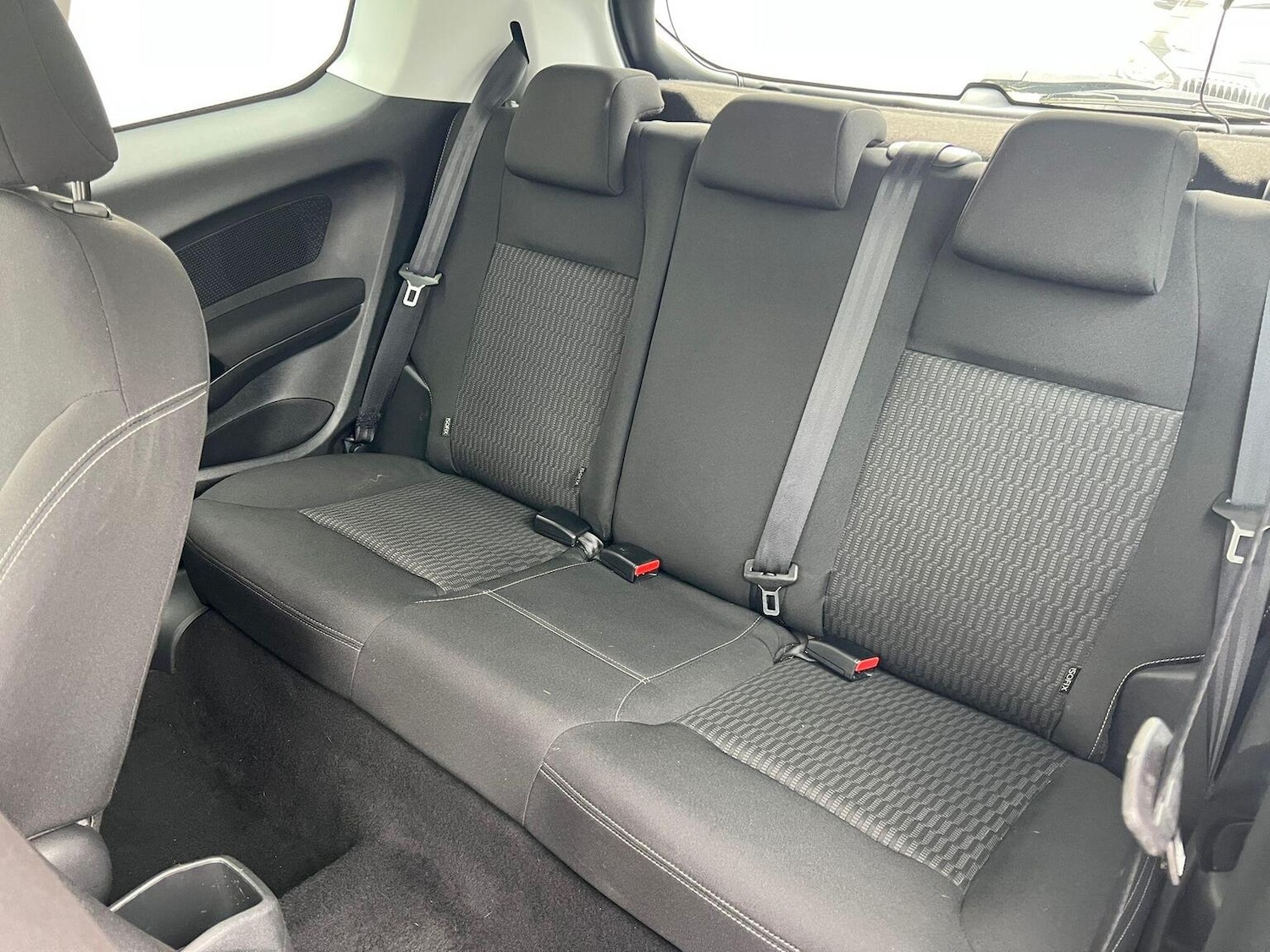 Used Peugeot 208 2015 for sale - 76293143: Photo 33