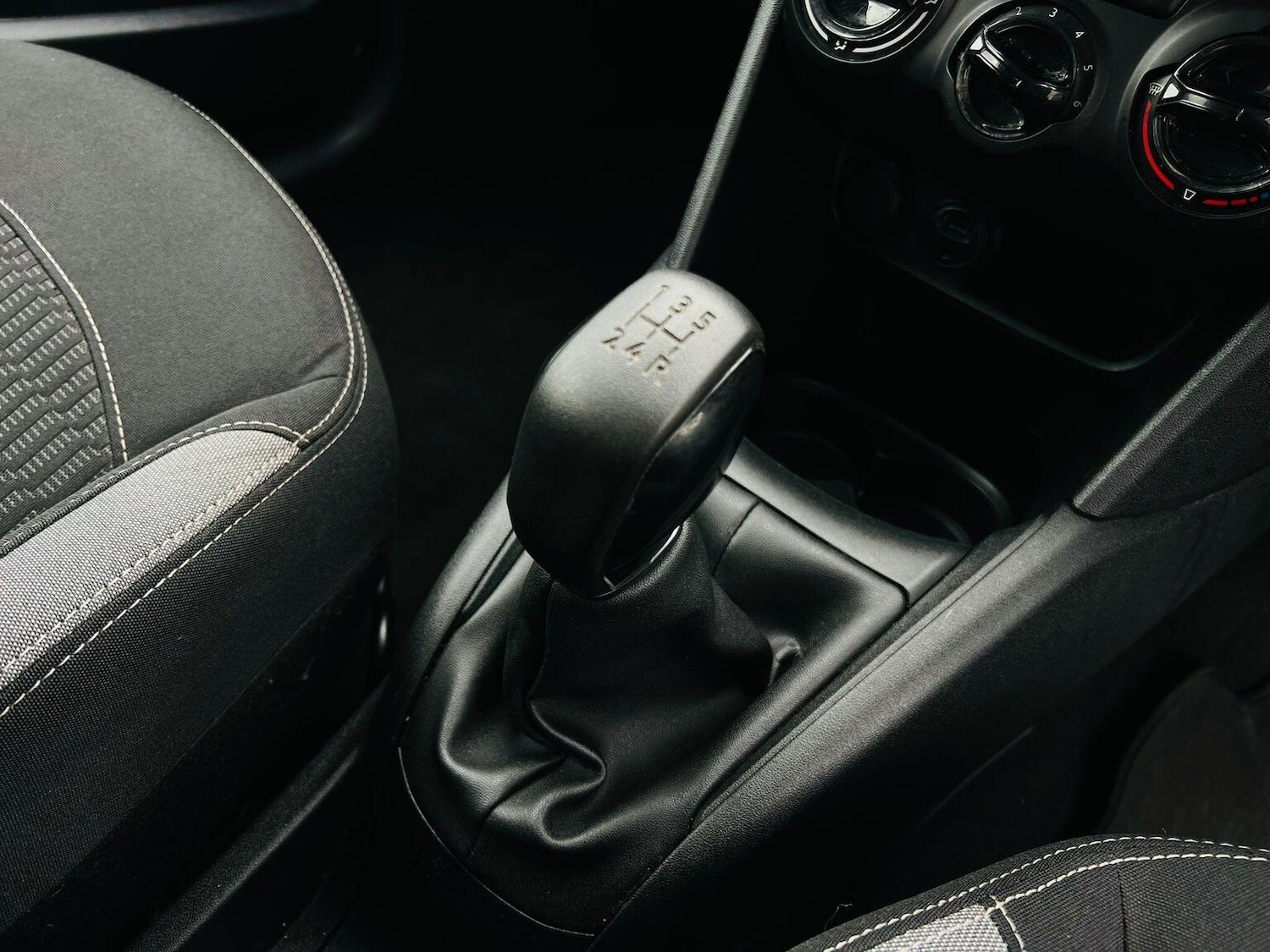 Used Peugeot 208 2015 for sale - 76293143: Photo 43