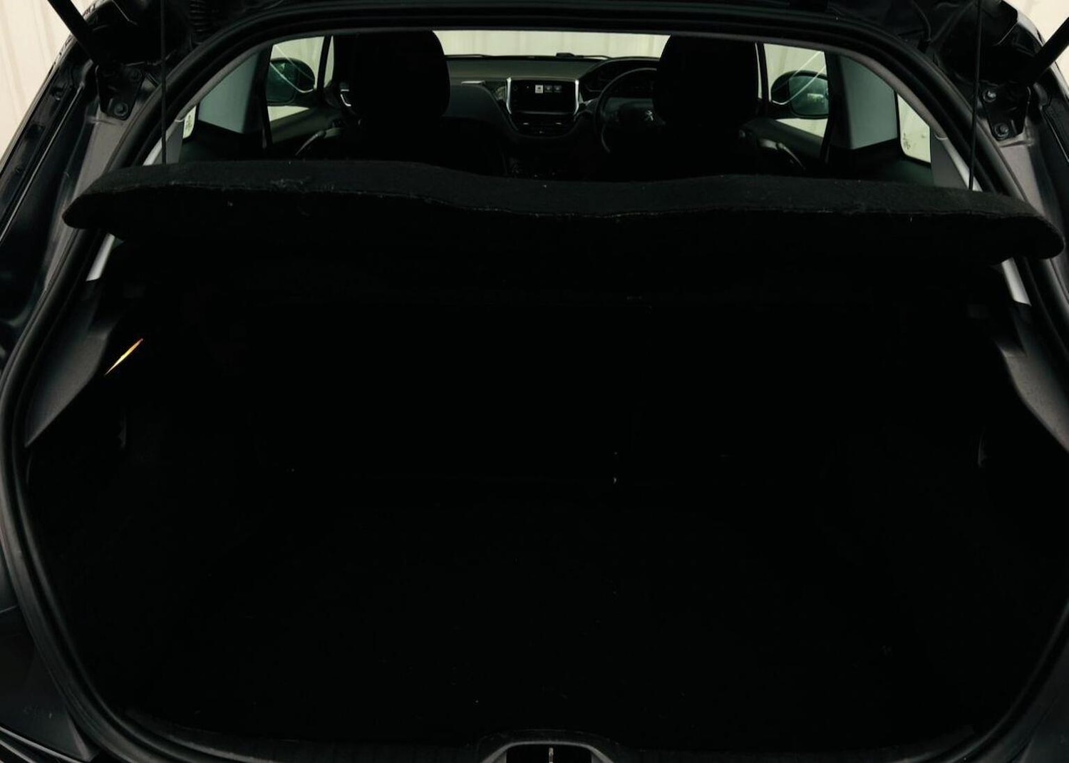 Used Peugeot 208 2015 for sale - 76293143: Photo 45