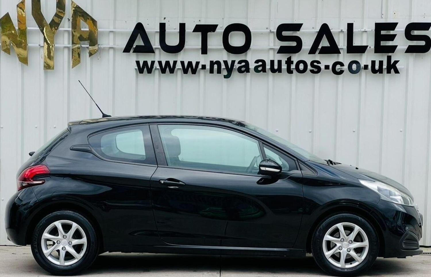 Used Peugeot 208 2015 for sale - 76293143: Photo 6