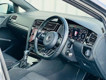 Used Volkswagen Golf 2019 for sale - 79184179: Photo