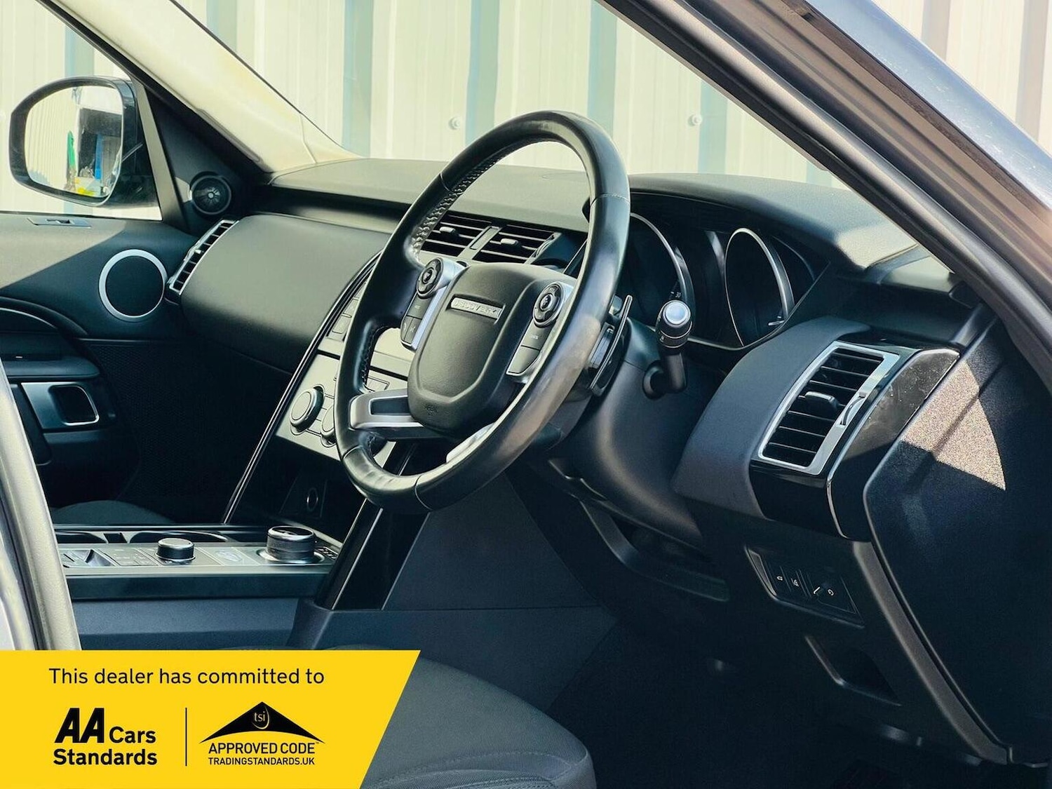 Used Land Rover Discovery 2018 for sale - 77977078: Photo 2