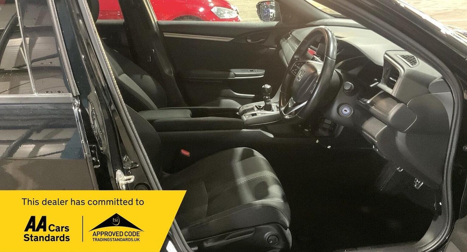 Used Honda Civic 2017 for sale - 76758817: Photo 2