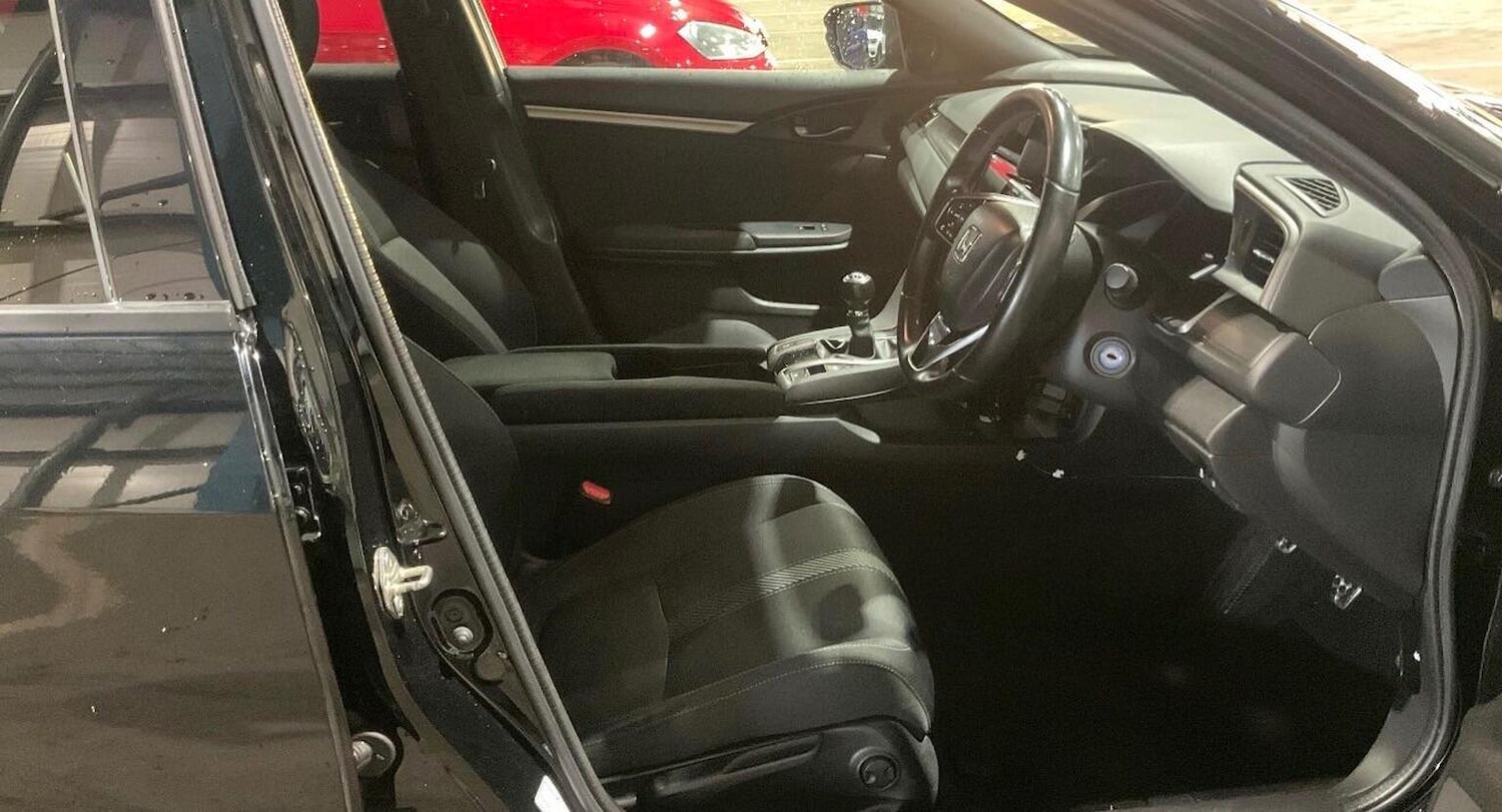 Used Honda Civic 2017 for sale - 76758817: Photo 8