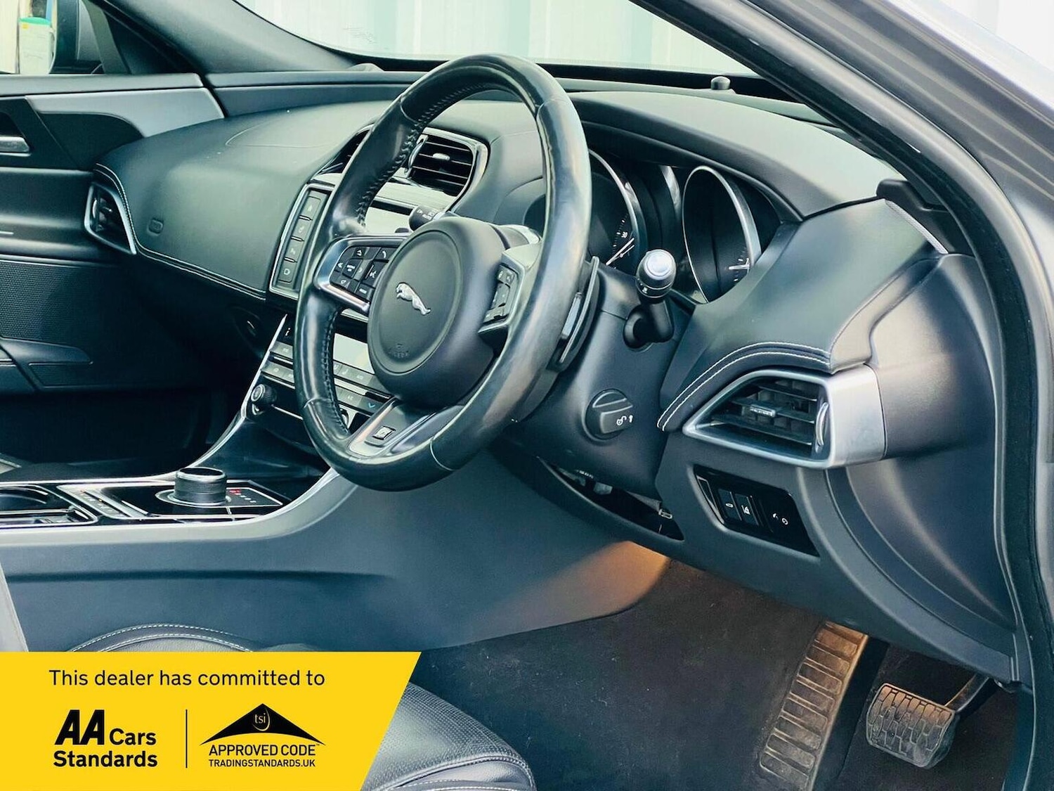 Used Jaguar XE 2016 for sale - 76631546: Photo 2