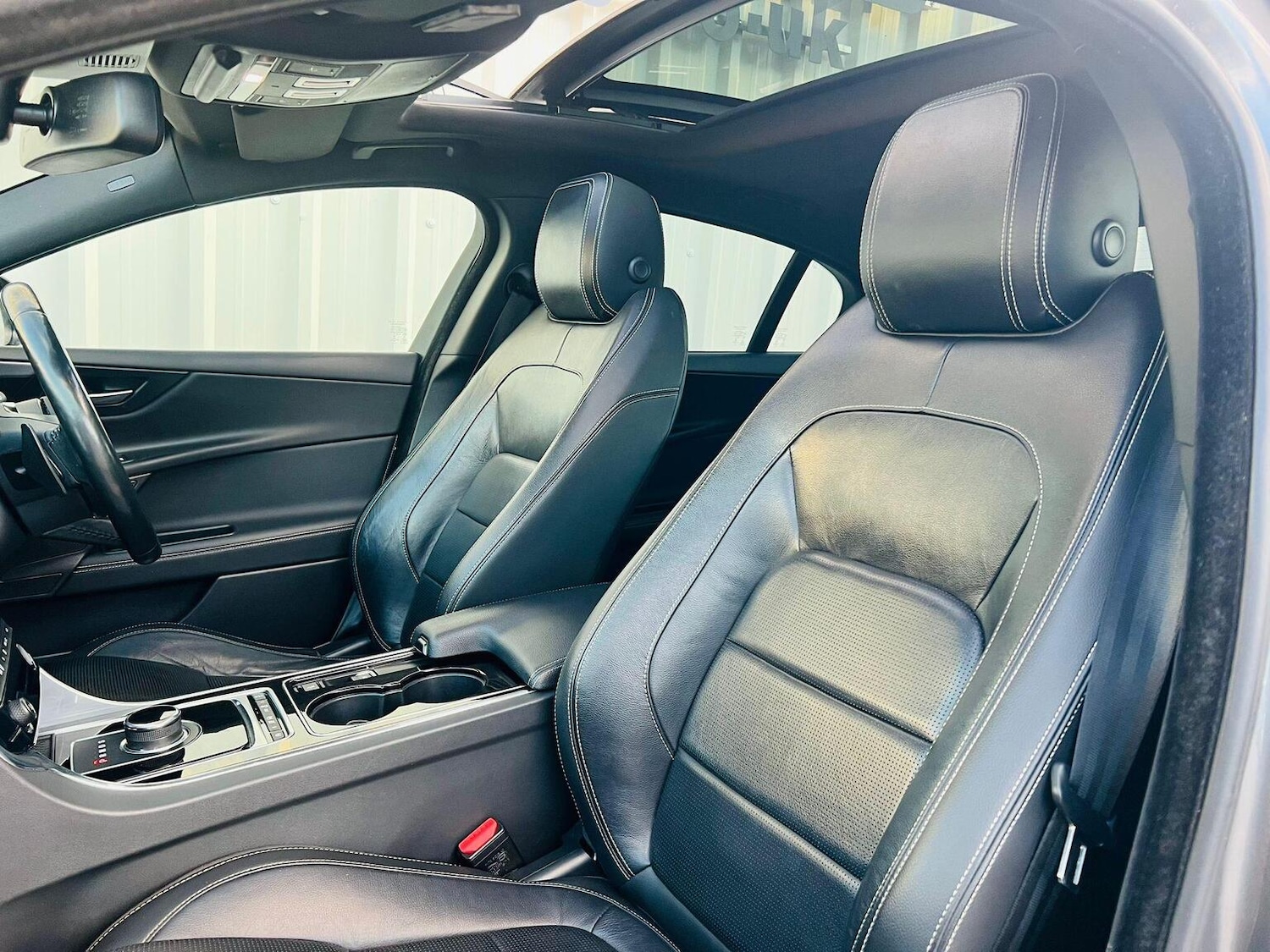 Used Jaguar XE 2016 for sale - 76631546: Photo 26