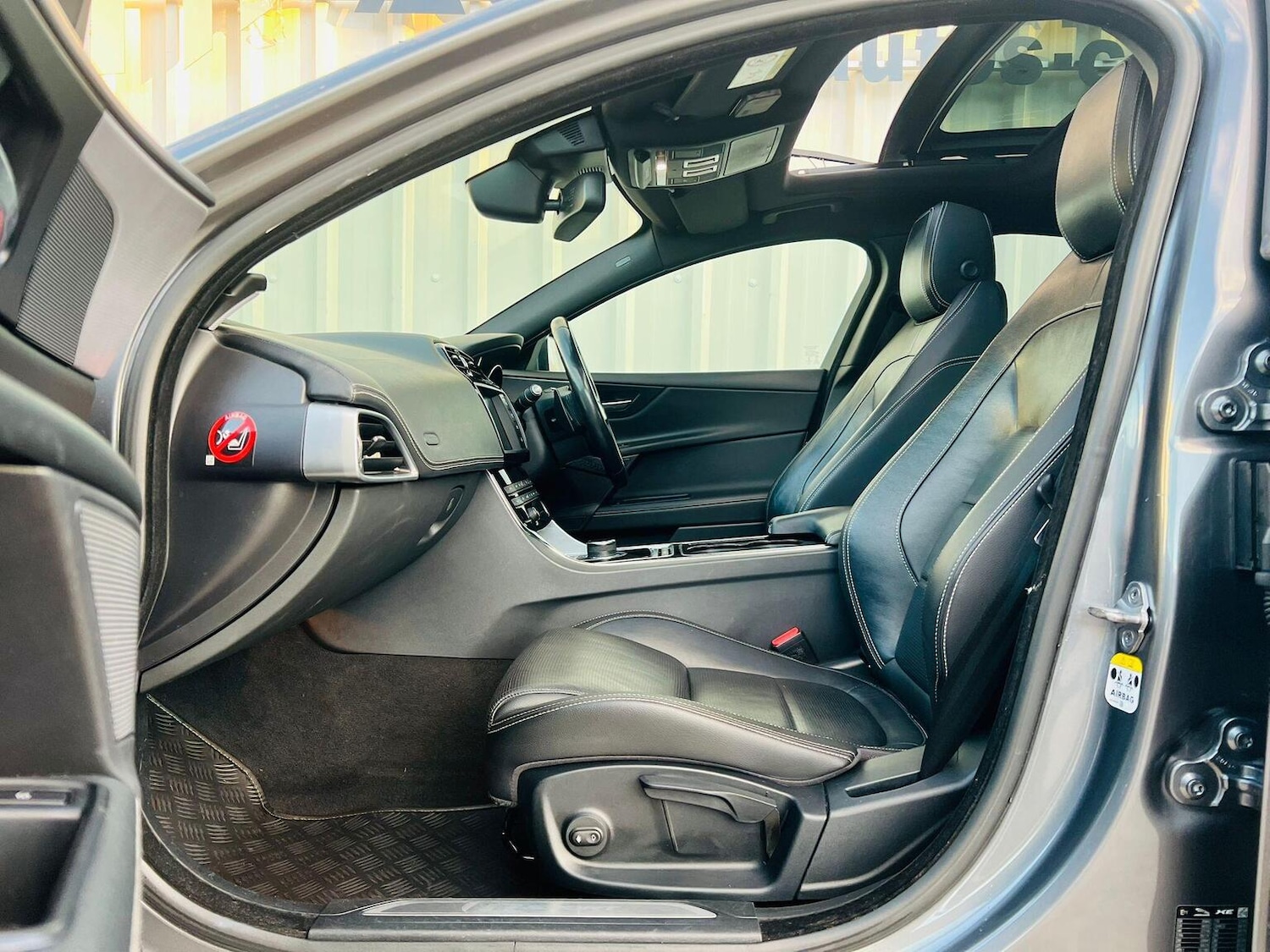 Used Jaguar XE 2016 for sale - 76631546: Photo 30