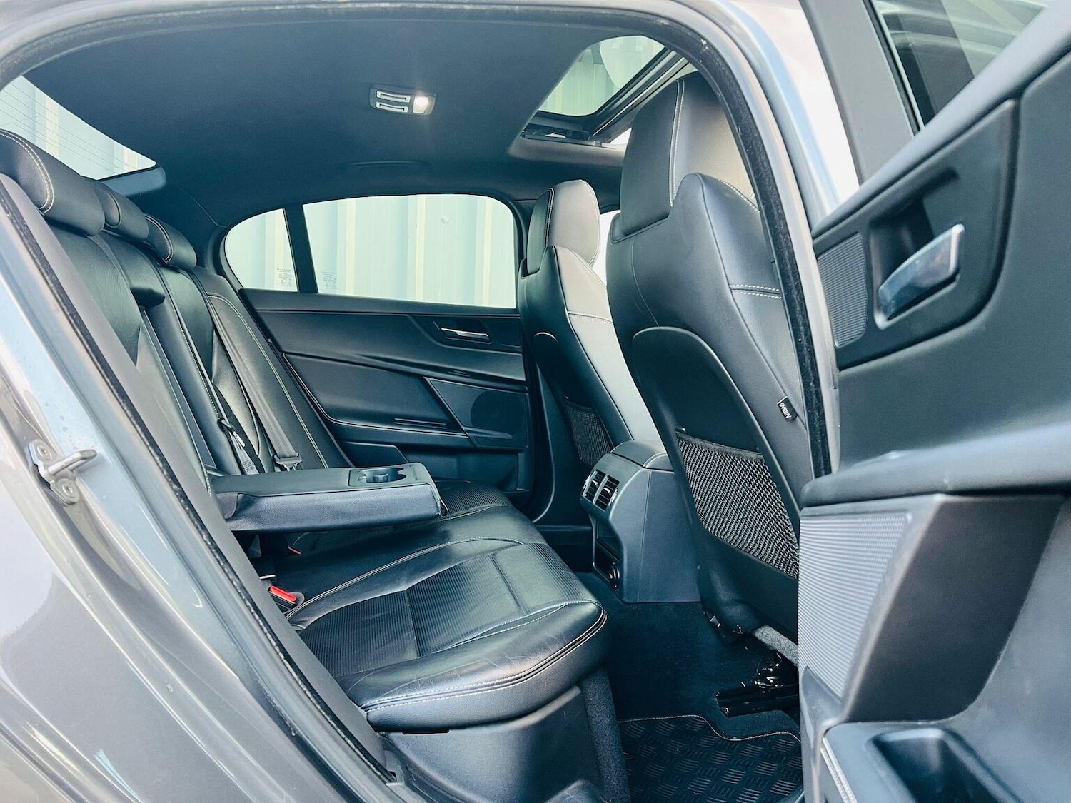 Used Jaguar XE 2016 for sale - 76631546: Photo 31