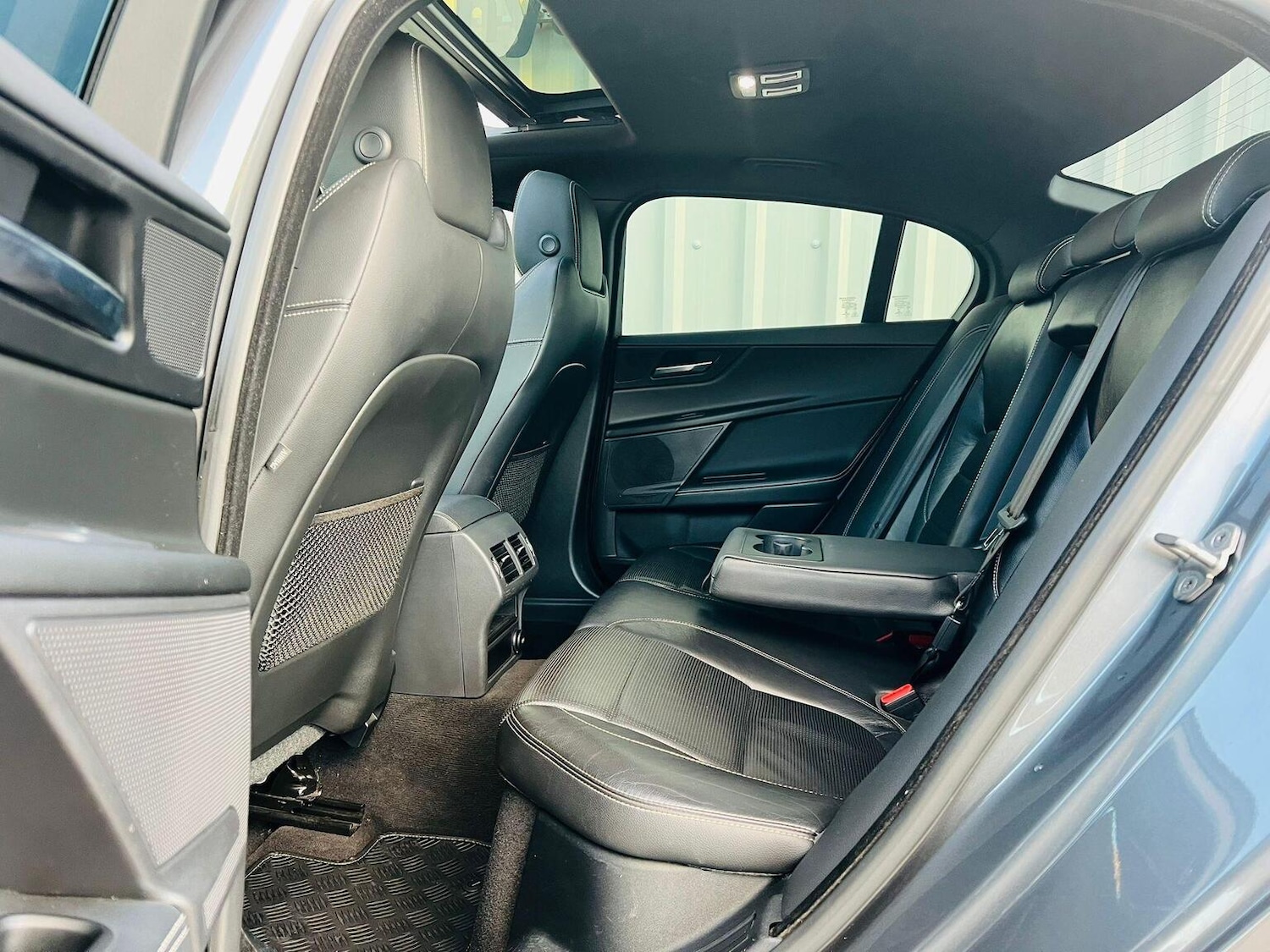 Used Jaguar XE 2016 for sale - 76631546: Photo 32