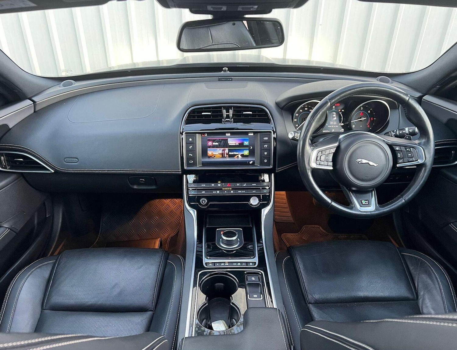 Used Jaguar XE 2016 for sale - 76631546: Photo 37