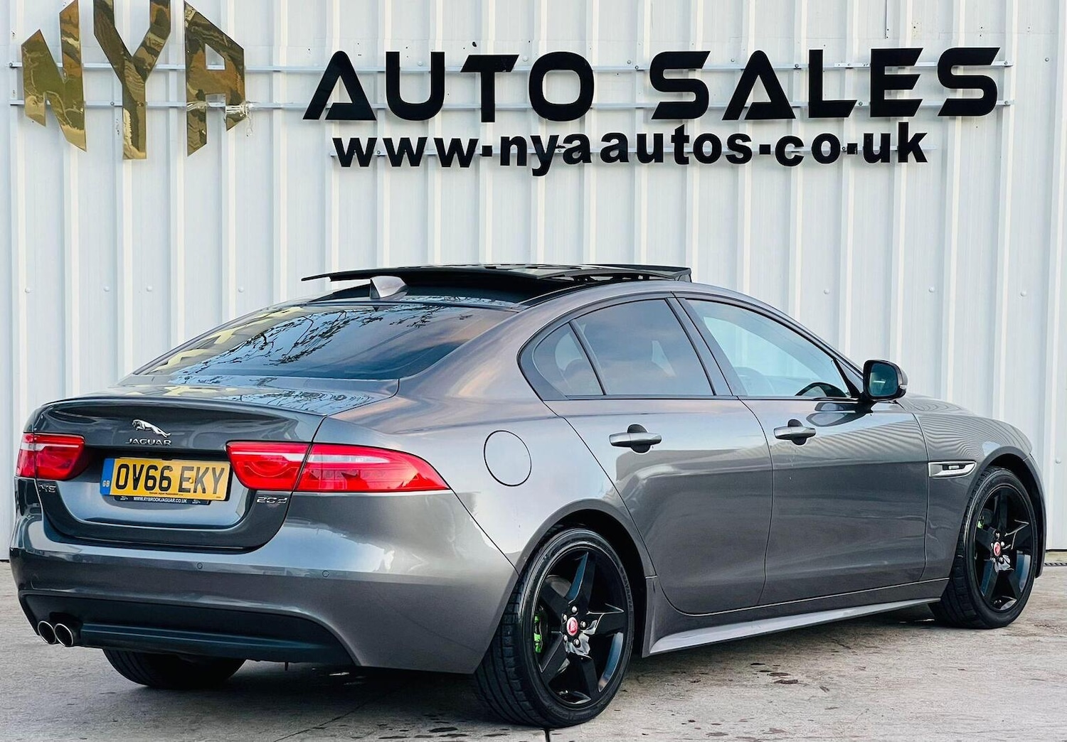 Used Jaguar XE 2016 for sale - 76631546: Photo 4