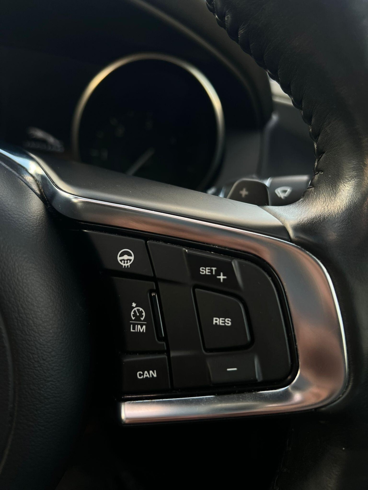 Used Jaguar XE 2016 for sale - 76631546: Photo 40