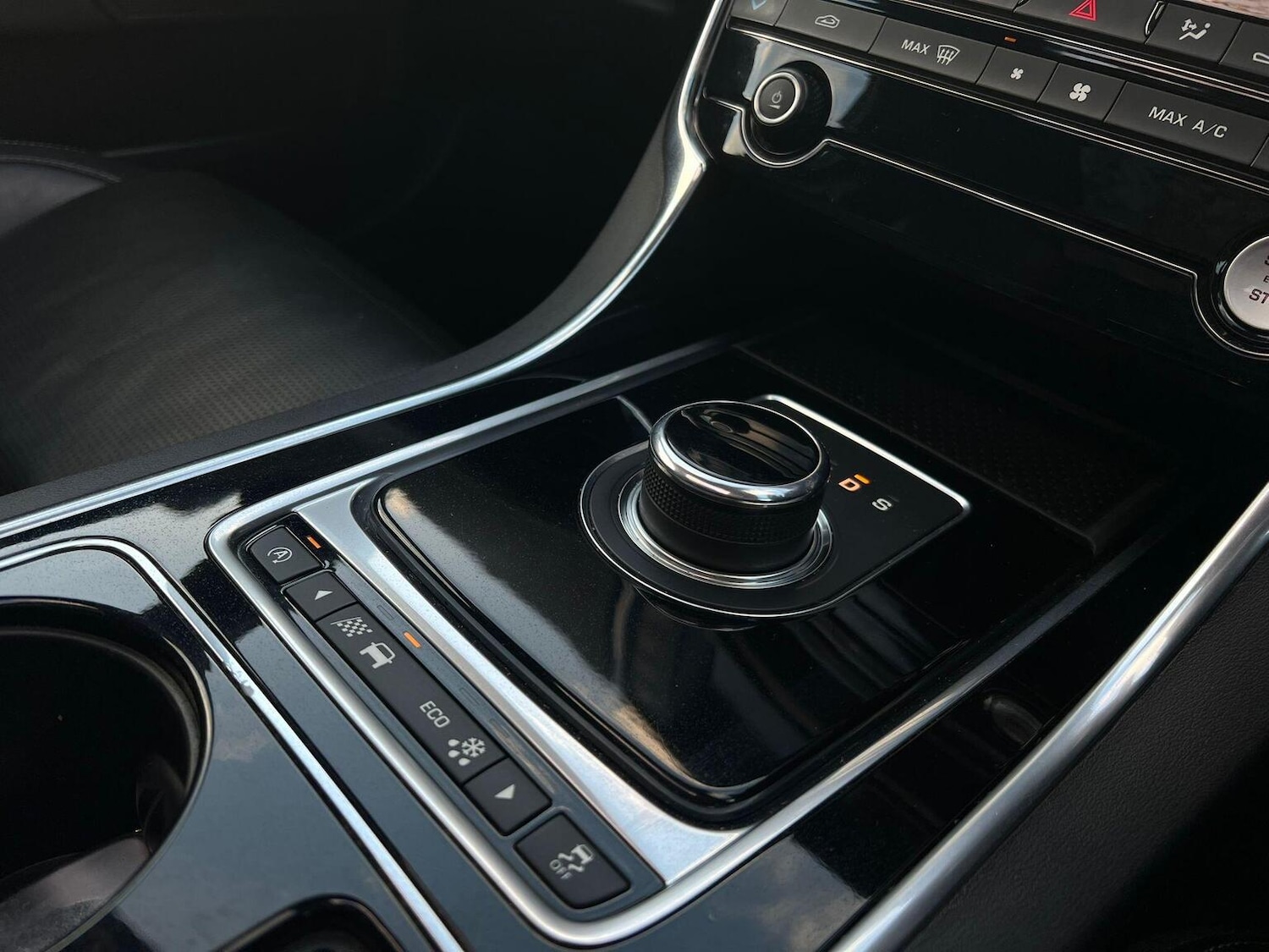 Used Jaguar XE 2016 for sale - 76631546: Photo 52