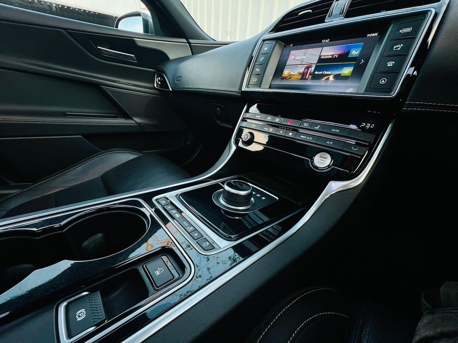 Used Jaguar XE 2016 for sale - 76631546: Photo 53